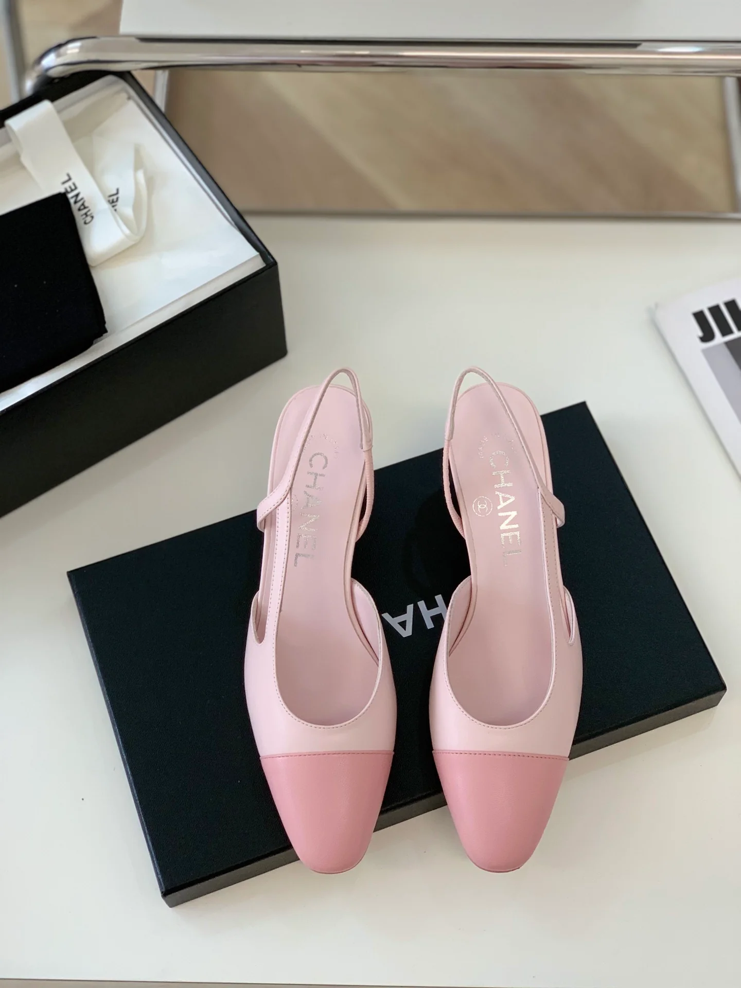 Балетки Chanel с открытой пяткой и массивным каблуком