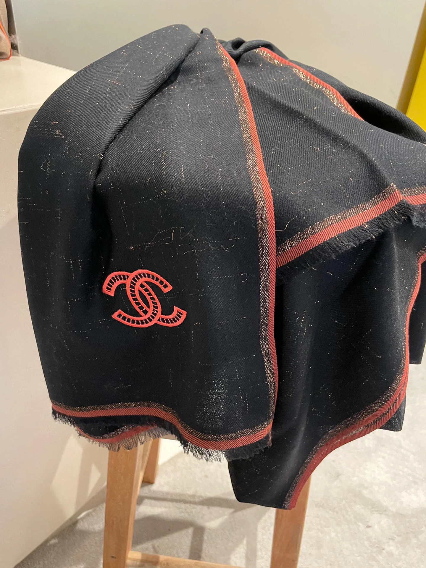 Шарф Chanel с металлизированной нитью - 90-200 см - Кашемир Кашмир Хайленд - Черный