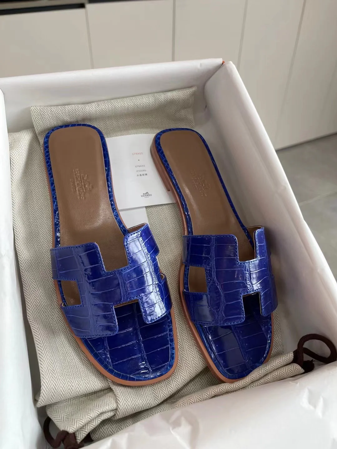 Тапочки Hermes с буквой H — Крокодиловая кожа — Королевский синий