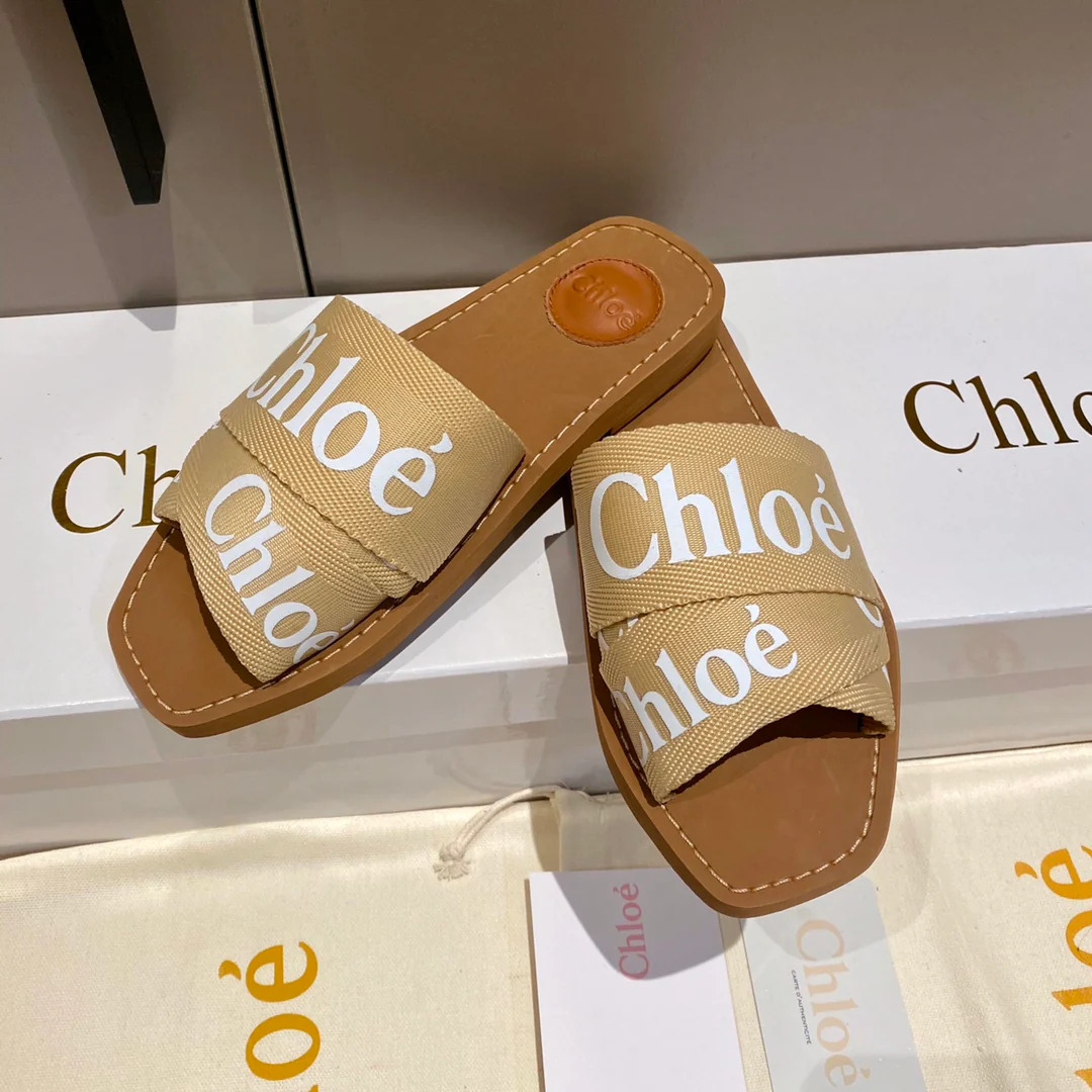 Chloe - Тапочки с логотипом Woody цвета молочного чая - Размеры 35-39-40-41 (изготовление на заказ)