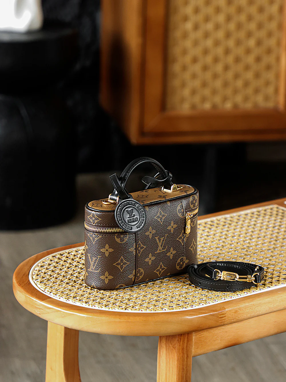 LV-m47125-vanity-chain-pouch handbag-classic monogram