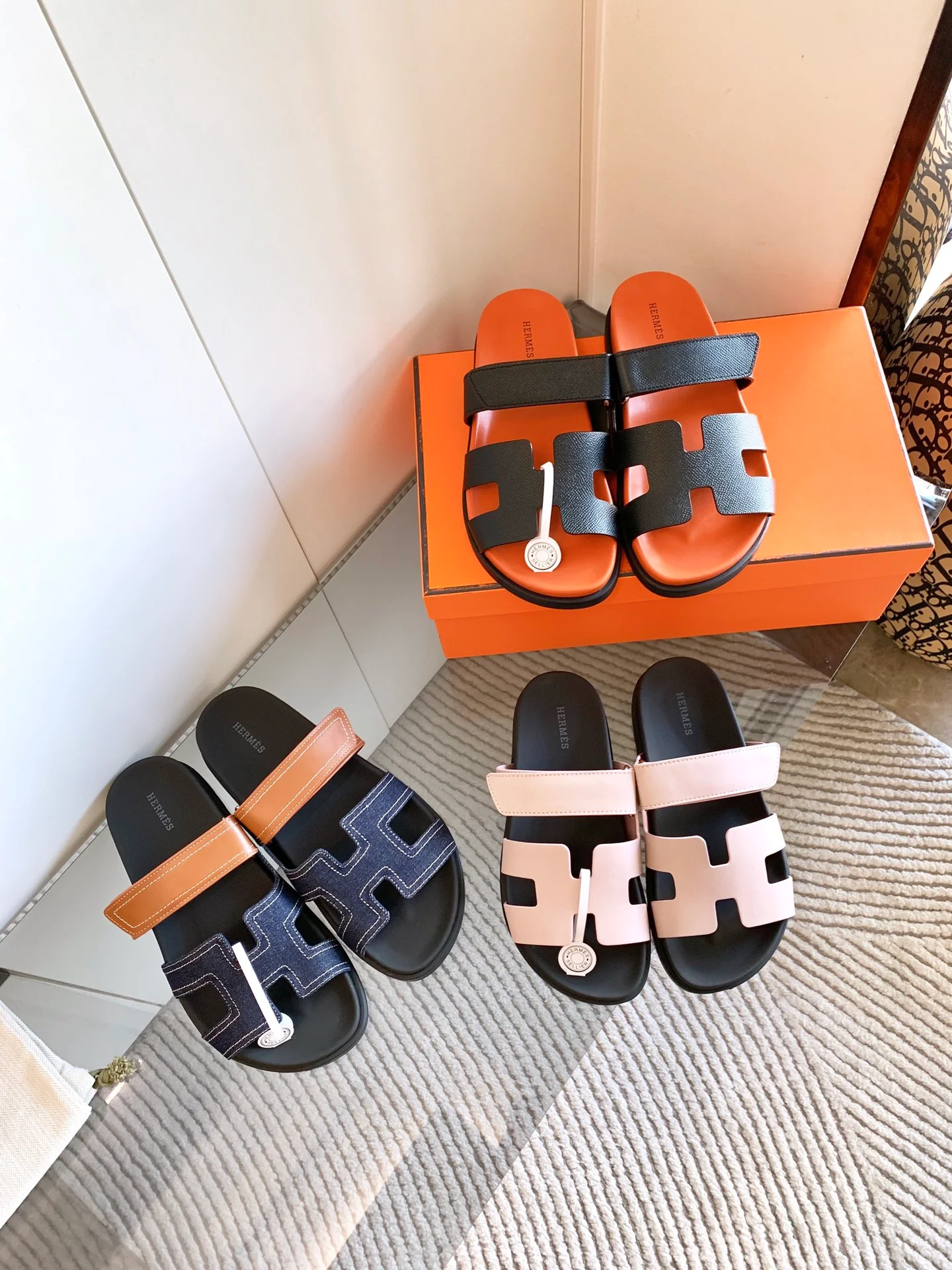 Черные кожаные сандалии Hermes, двухцветные