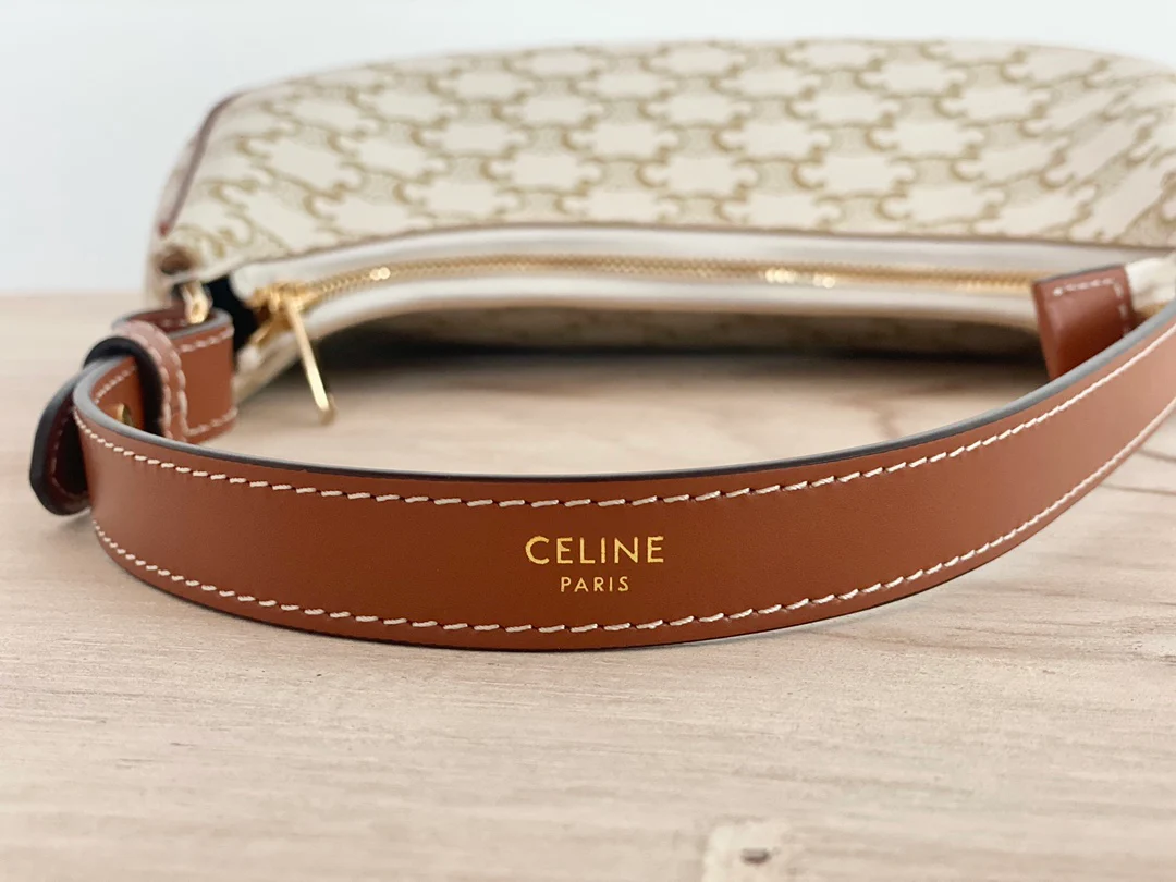 Сумка Ava Triomphe из канваса — белая с монограммой.