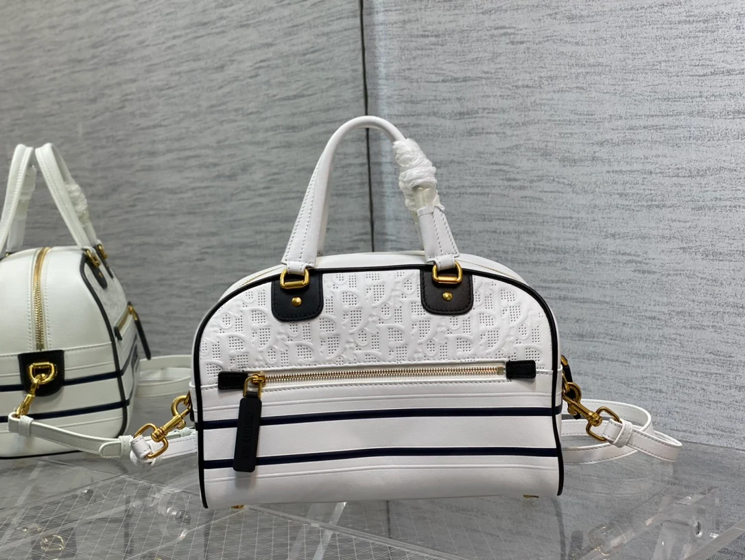 Сумка-боулинг Dior из коллекции весна/лето 2022 Vibe, средний размер - 2 шт.