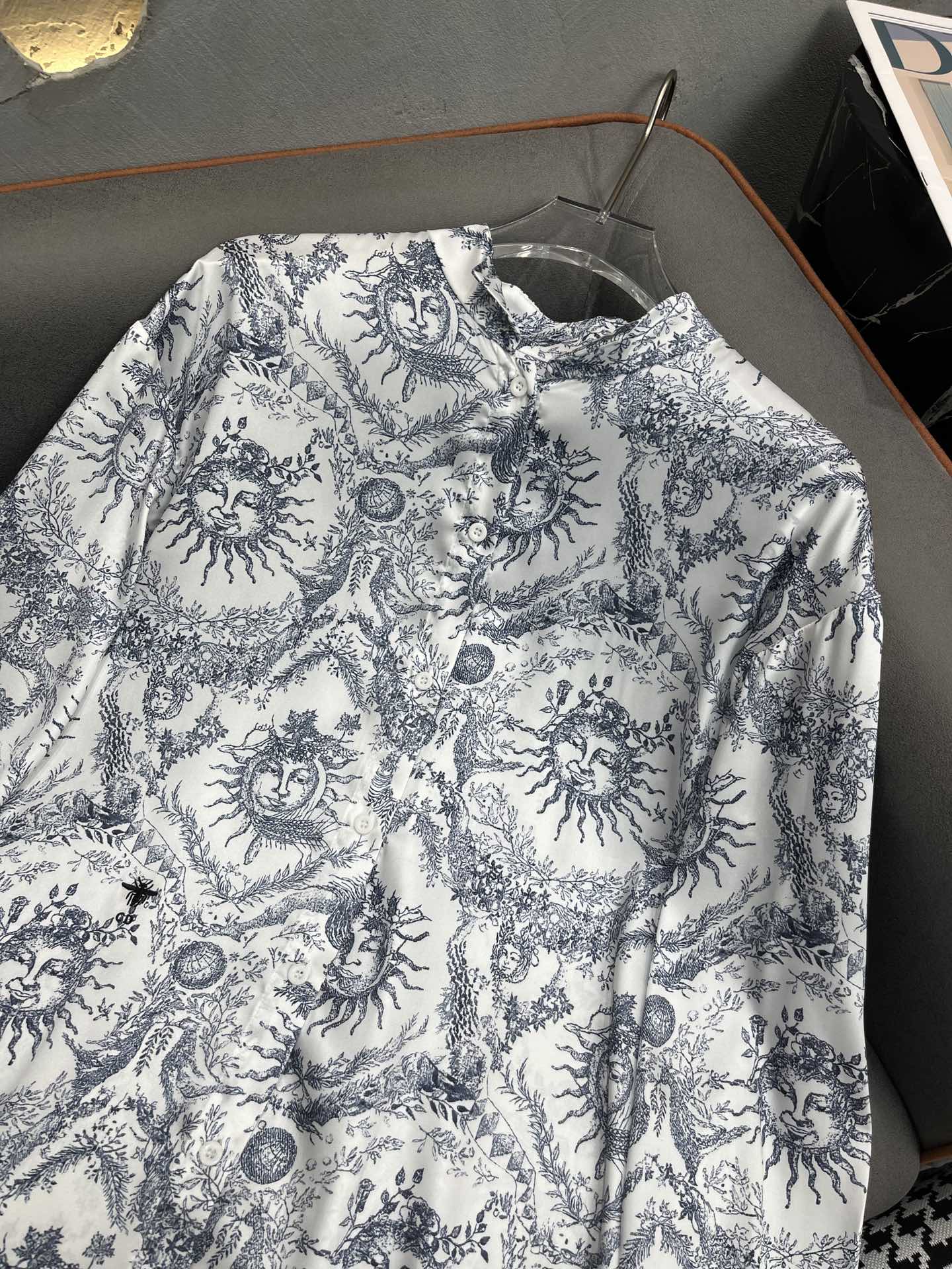 Рубашка с длинными рукавами Dior 2403-24ss весна/лето, новая модель с принтом ?Бог солнца?, синяя.