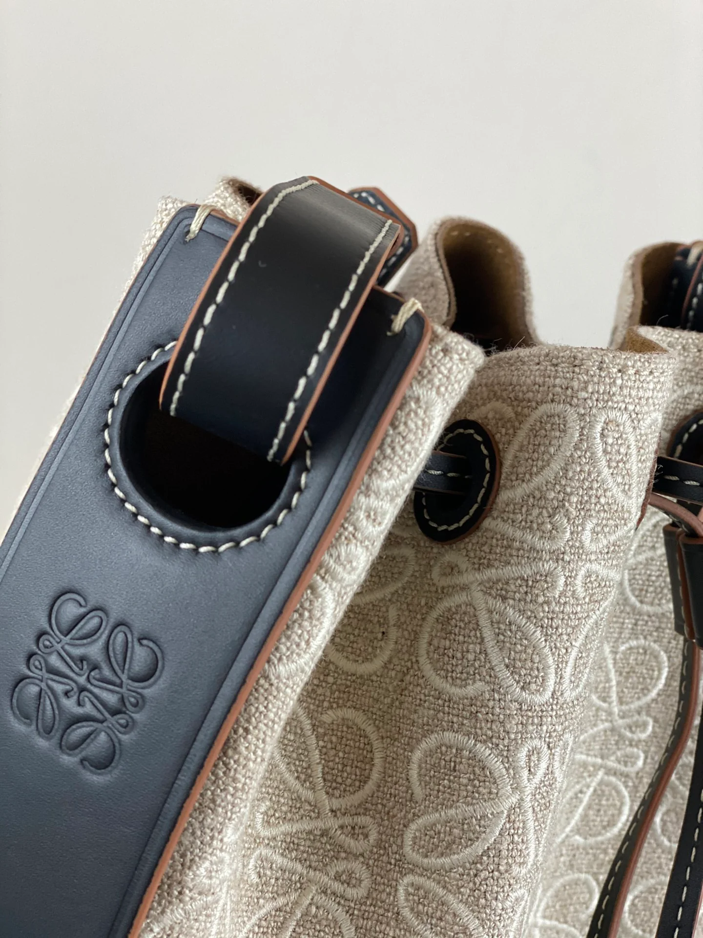 Loewe - Новая жаккардовая ткань Bucket