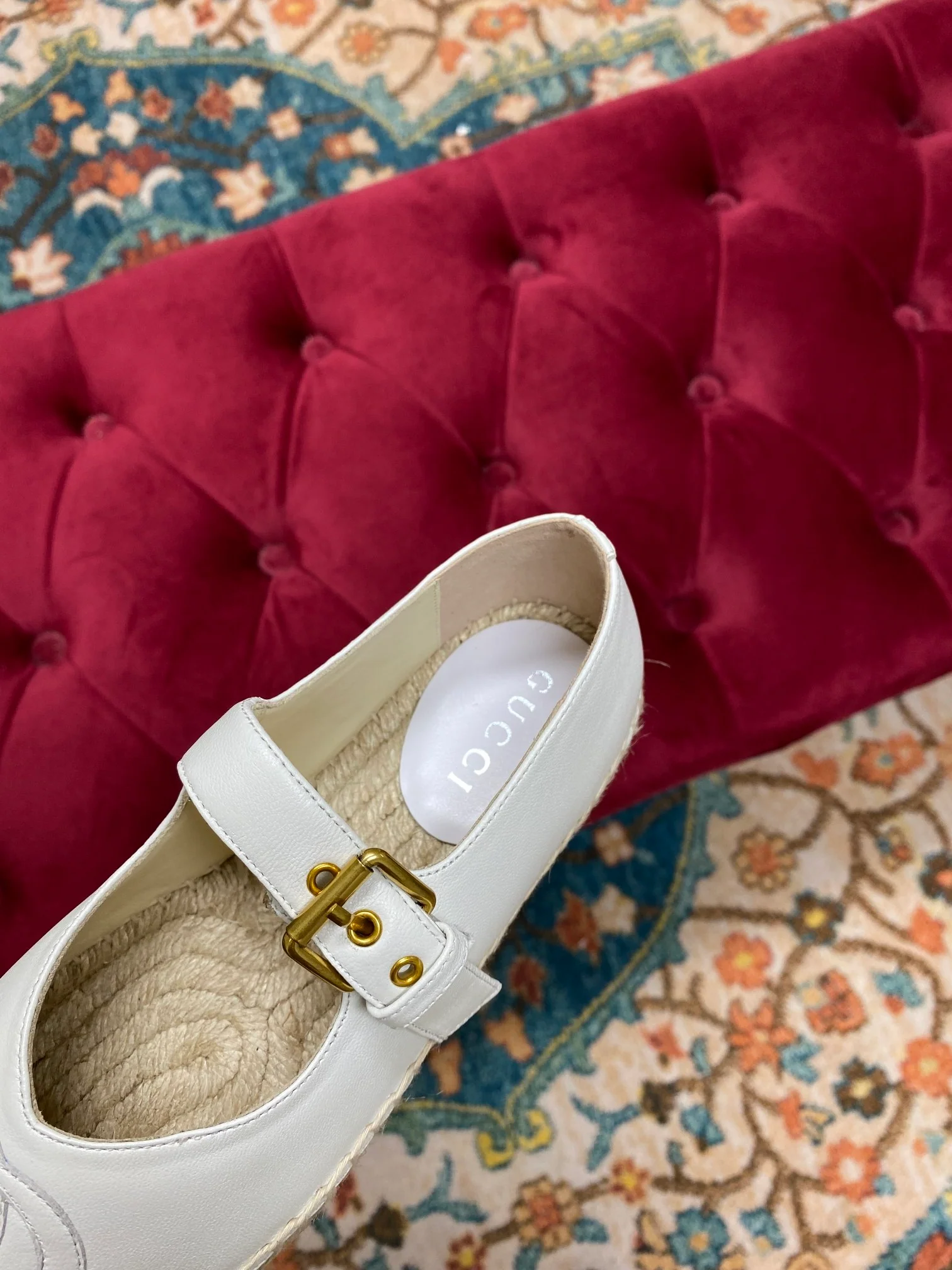 Весенняя коллекция Gucci 2022 — Радужные рыбацкие туфли — 1