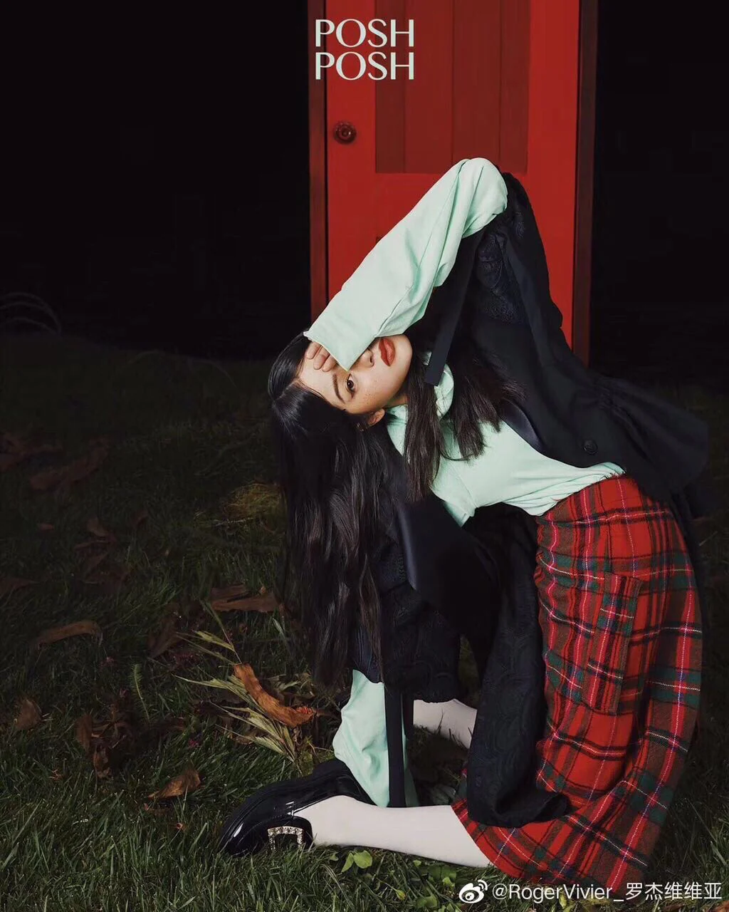 Обувь RV Shoes - 22ss - Афро-прическа из лакированной кожи, украшенная стразами - Фотографии на теле