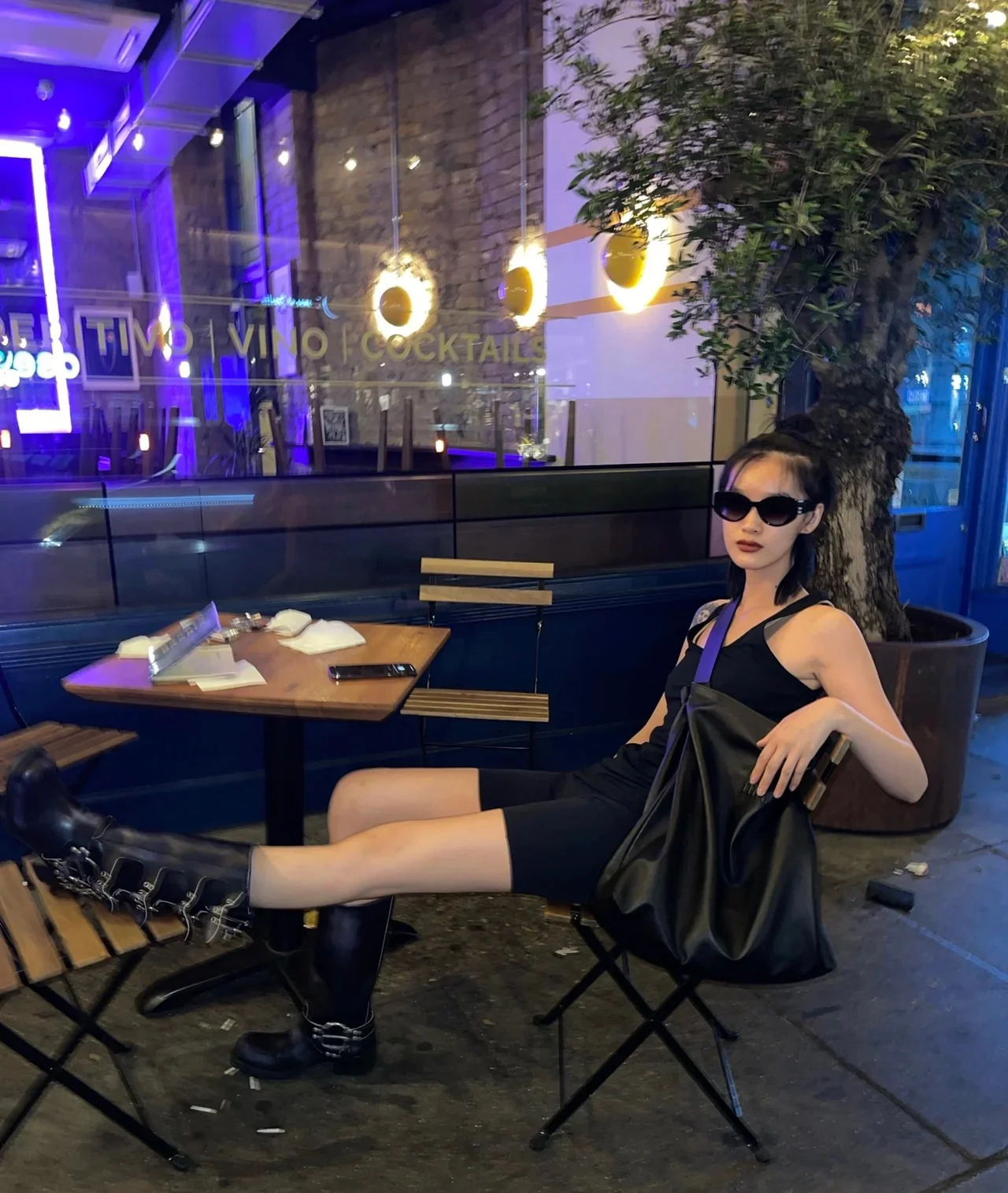 Новинка осенне-зимней коллекции Miu Miu 2022 — сапоги в стиле вестерн — черные.