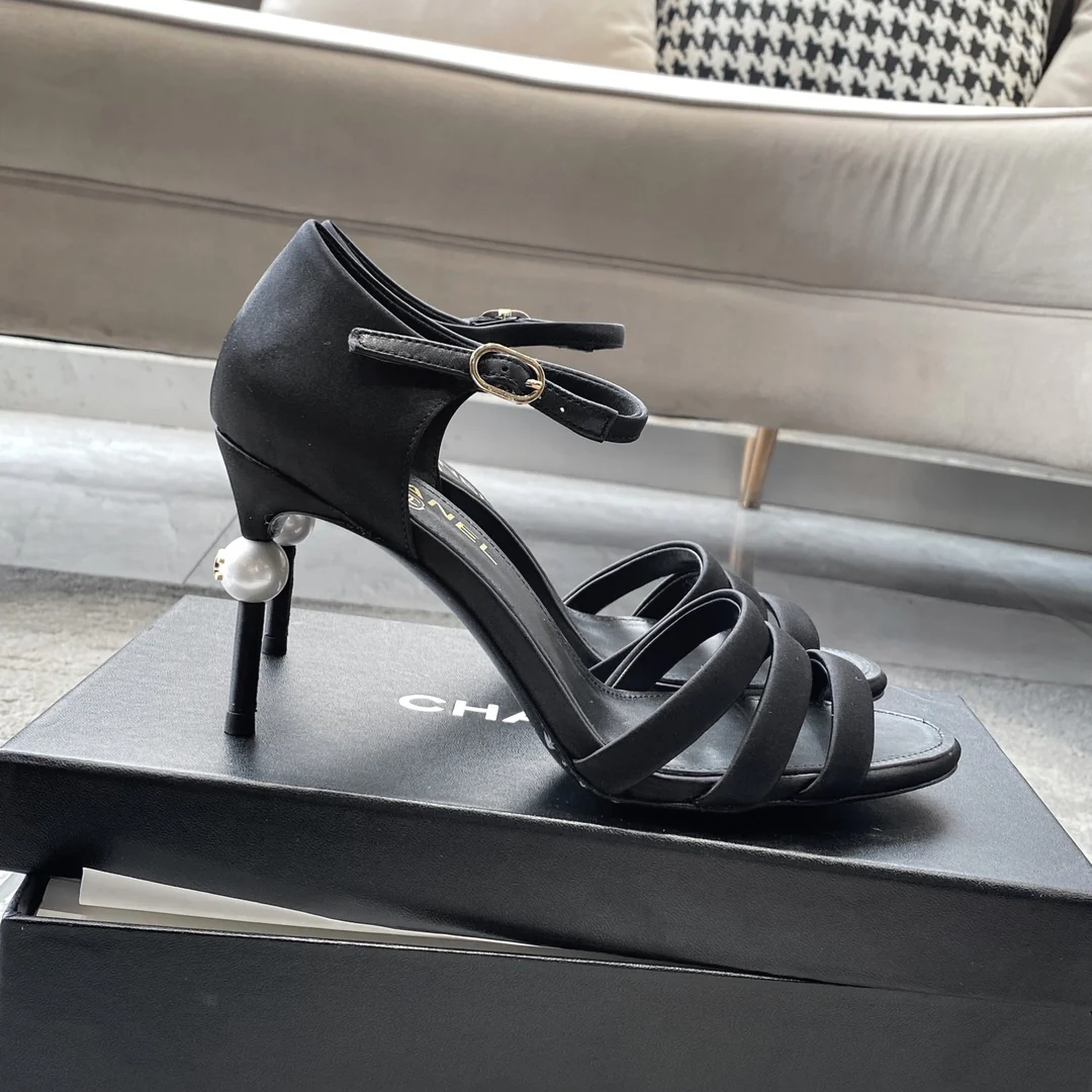 Новинка сезона весна/лето 2023 от Chanel - Босоножки на высоком каблуке Pearl Heel - 8-5 см - Черные