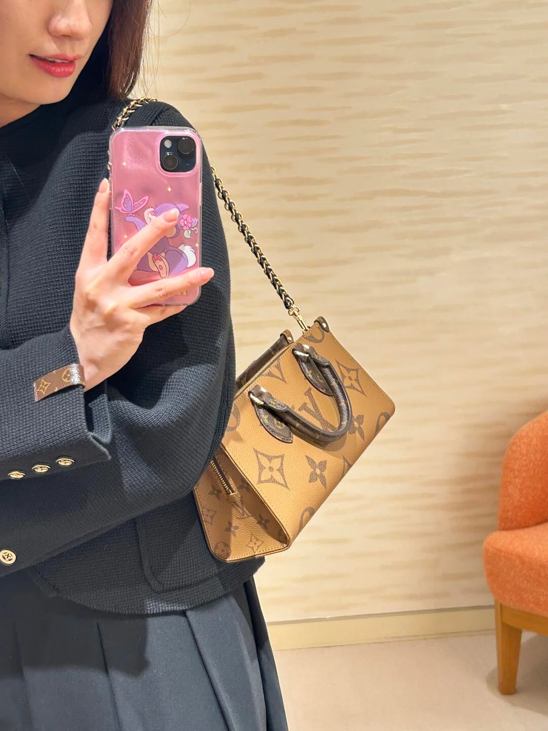 LV-mb163c-onthego-east-west-chain-handbag-classic monogram