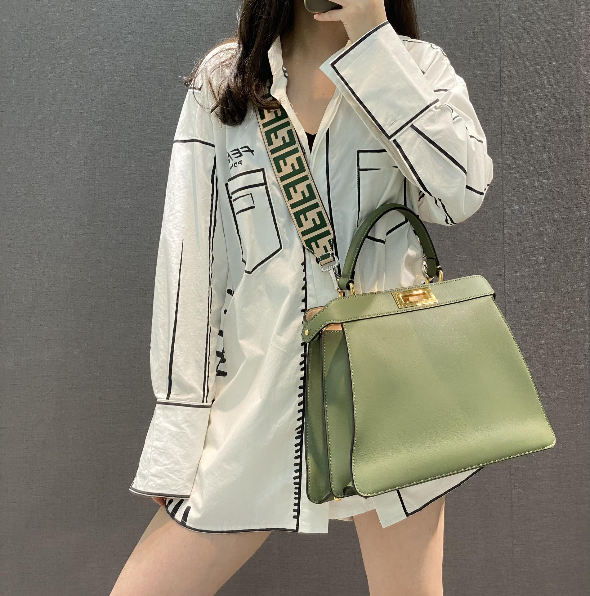 Fendi Peekaboo i-seey Средне-зеленая кожаная сумка