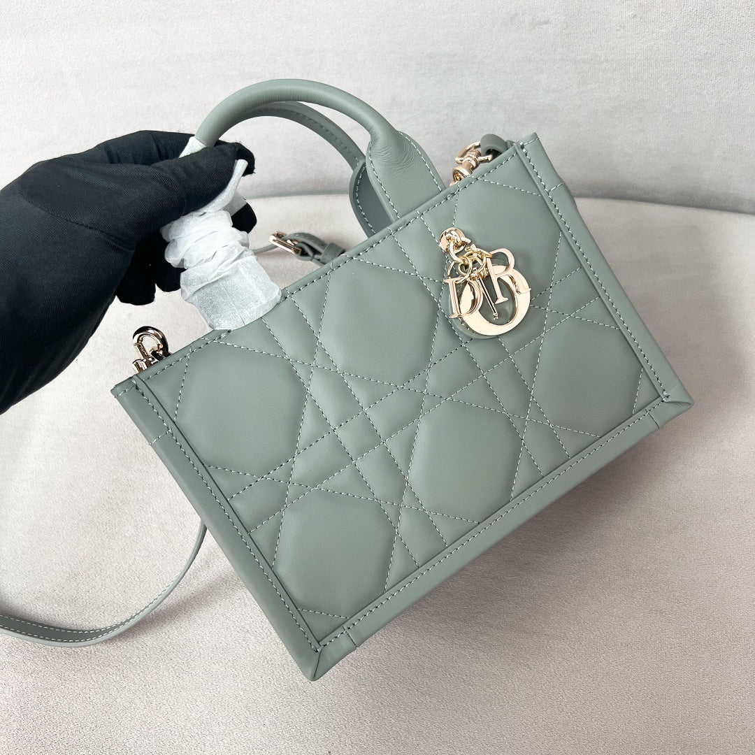 Мини-сумка Dior Booktote зеленого цвета