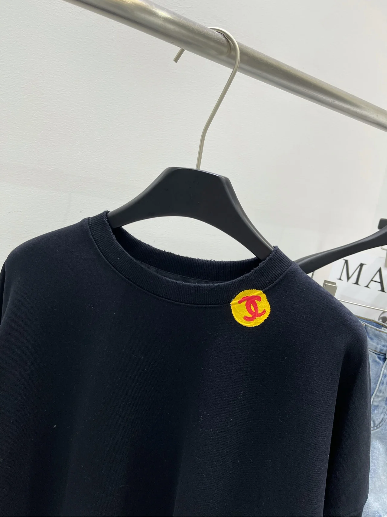 Chanel 2403 - Толстовка с круглым вырезом и рисунком динозавров на спине