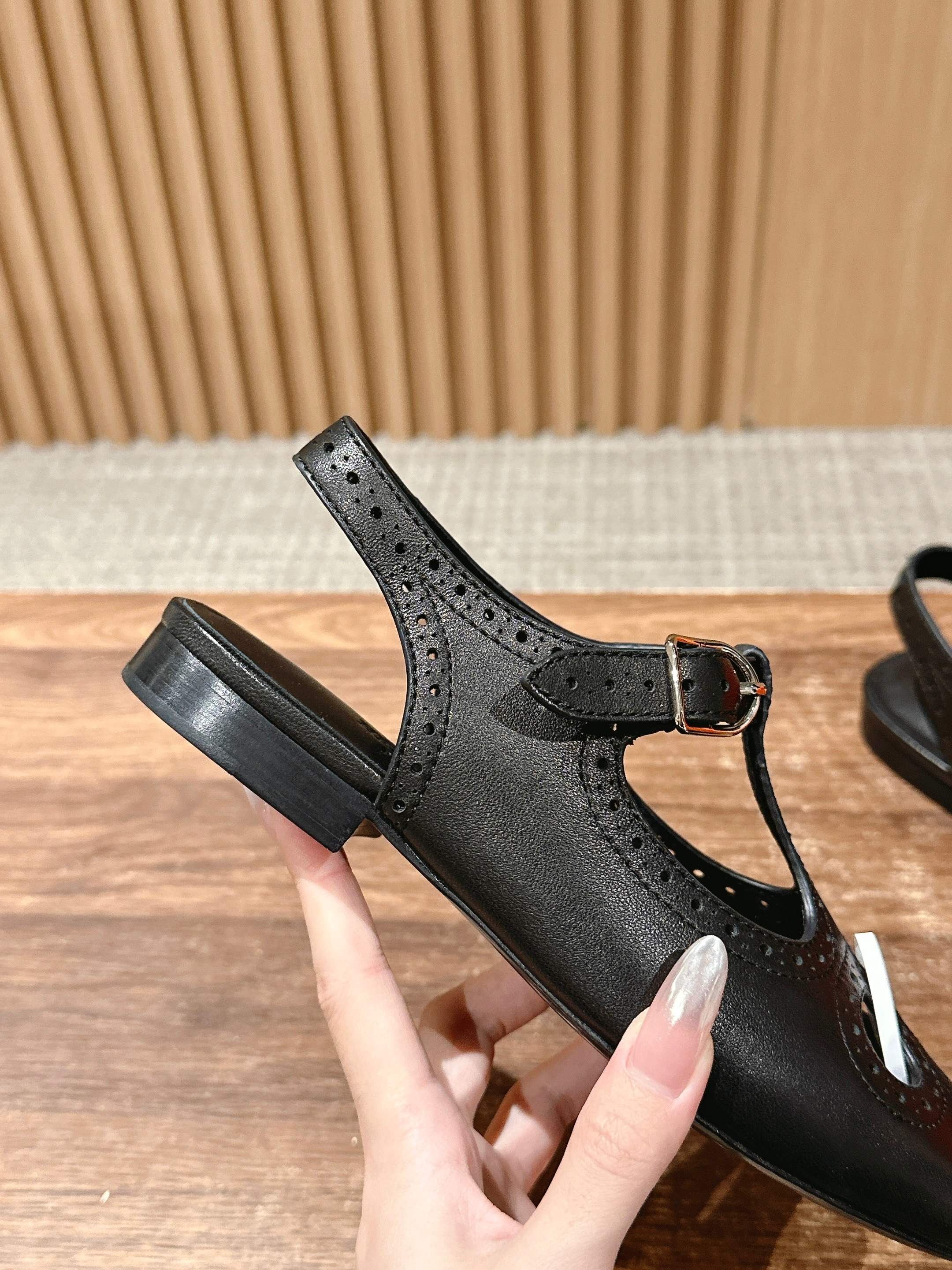 Кожаные сандалии-гилли Hermes с открытой пяткой - черные