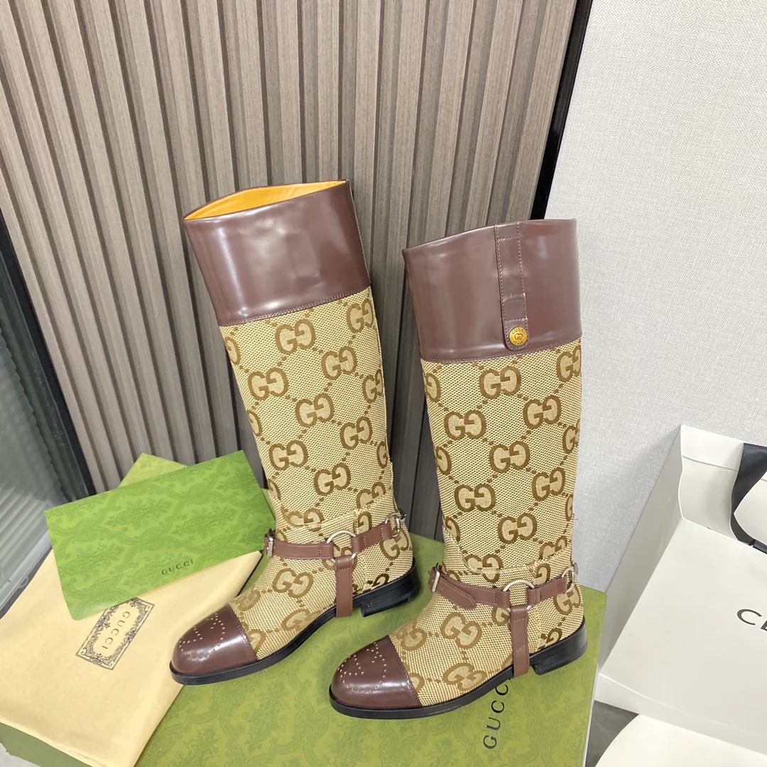 Новинка сезона осень/зима 2022 от Gucci — сапоги для верховой езды в стиле подиума.