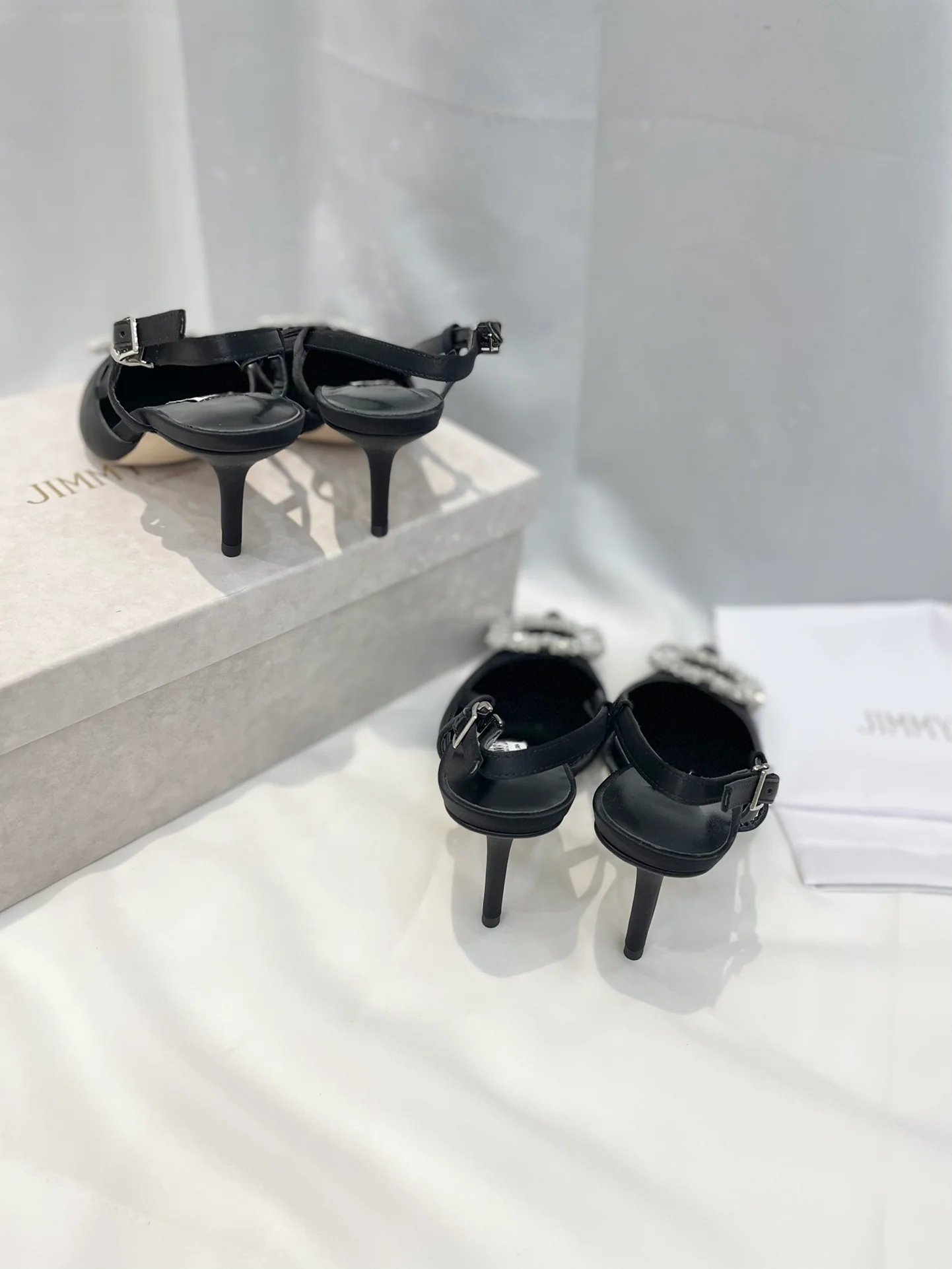 Туфли на высоком каблуке Jimmy Goddess Series с бриллиантовой пряжкой - Черные