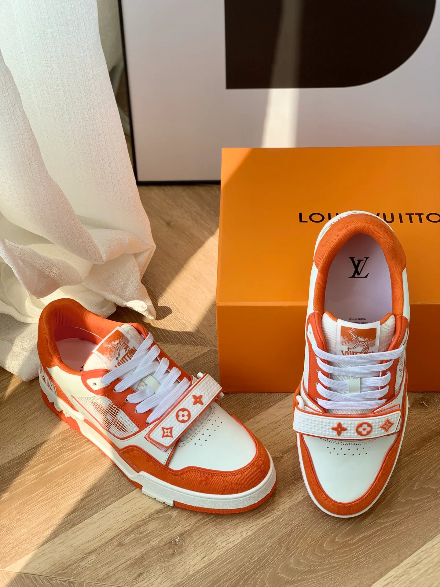 Серия LV-trainer - красные кроссовки