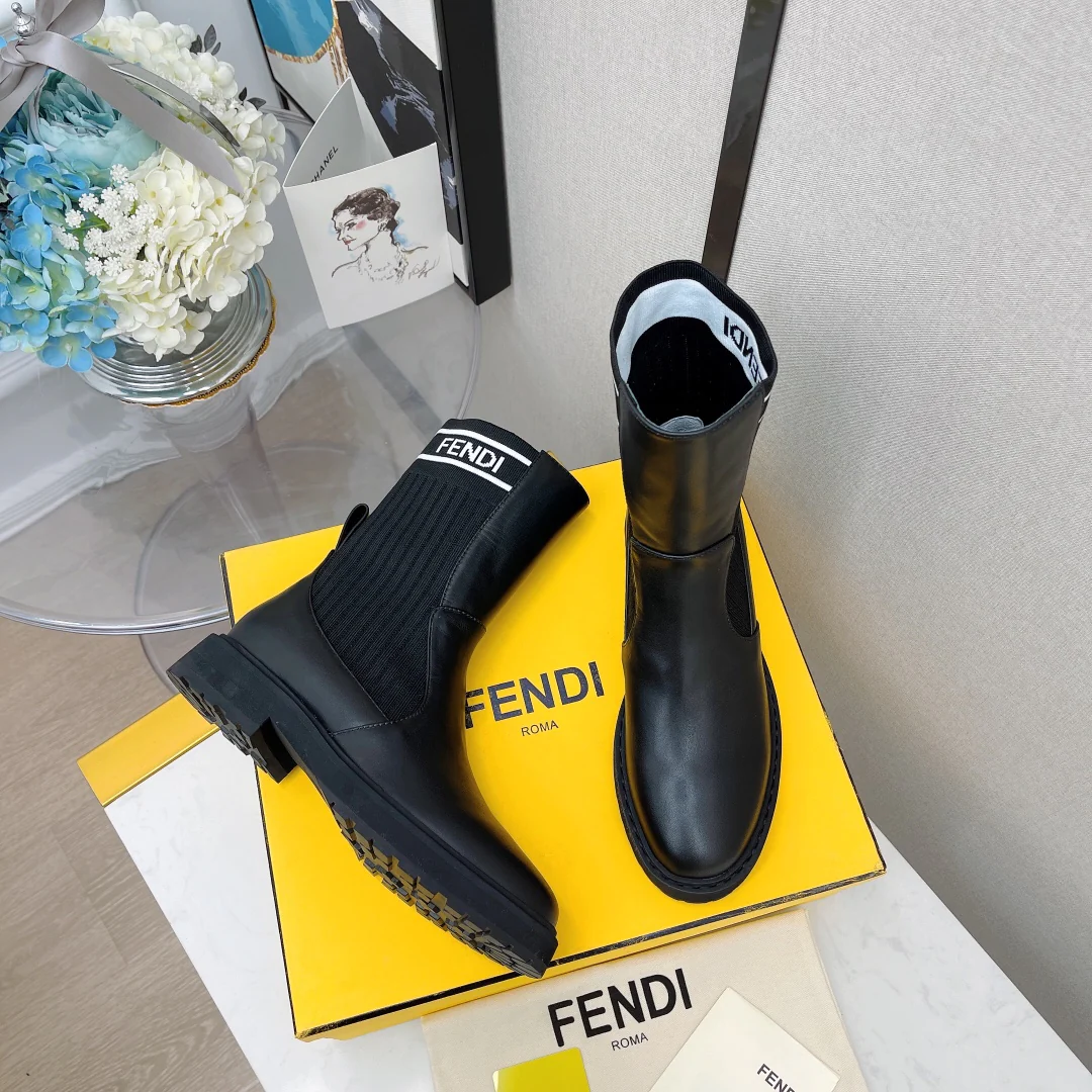 Fendi - Новинка сезона осень/зима 2022 - Ботинки Martin