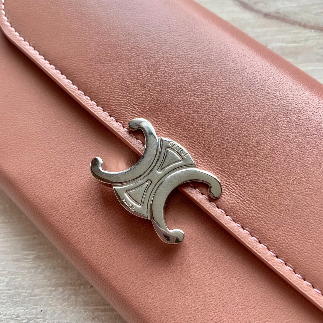 Celine TRIOMPHE 大号亮泽光滑羊皮革翻盖长夹
