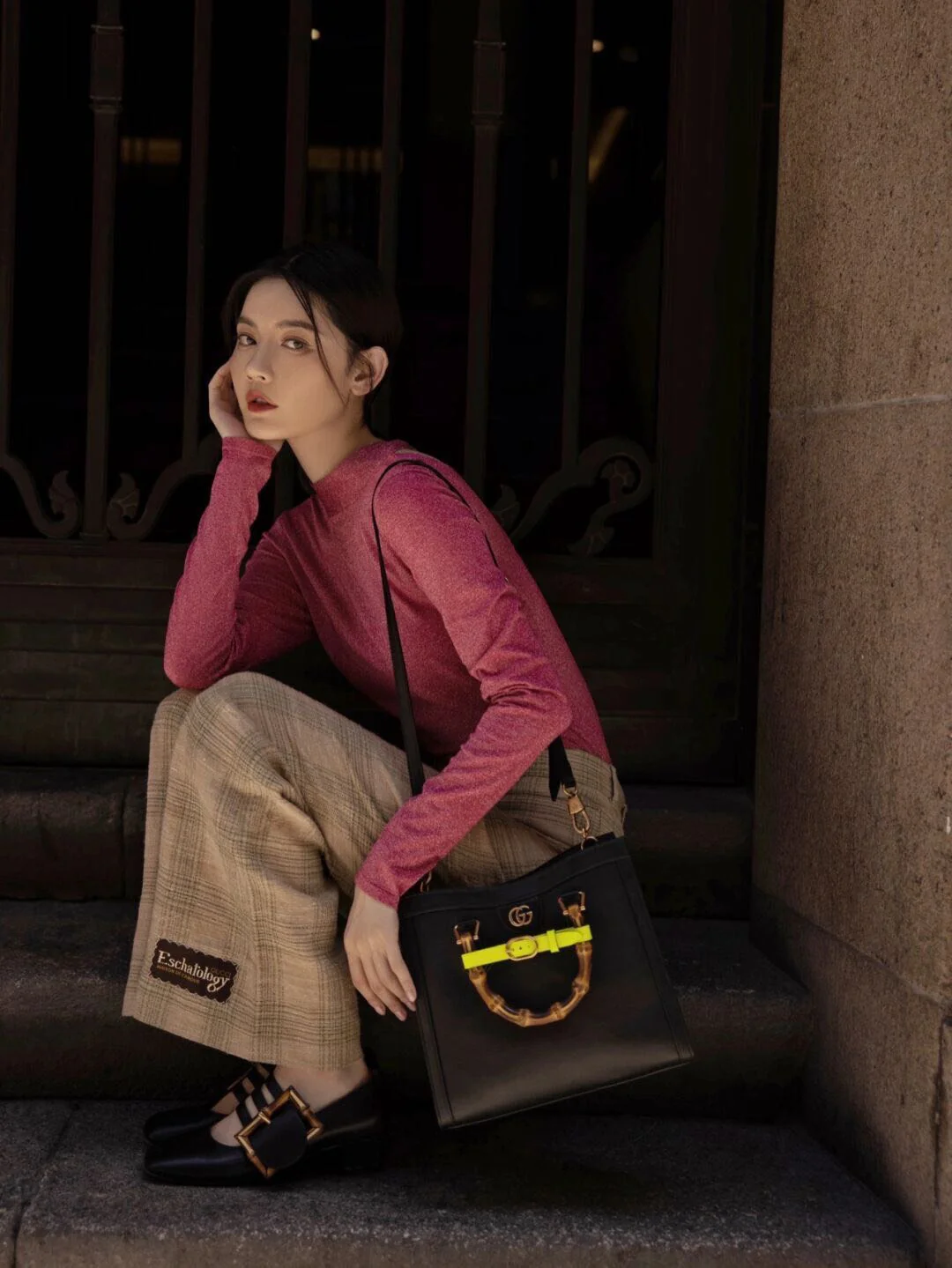 Сумка Gucci Bamboo - Фотографии в одежде - 2