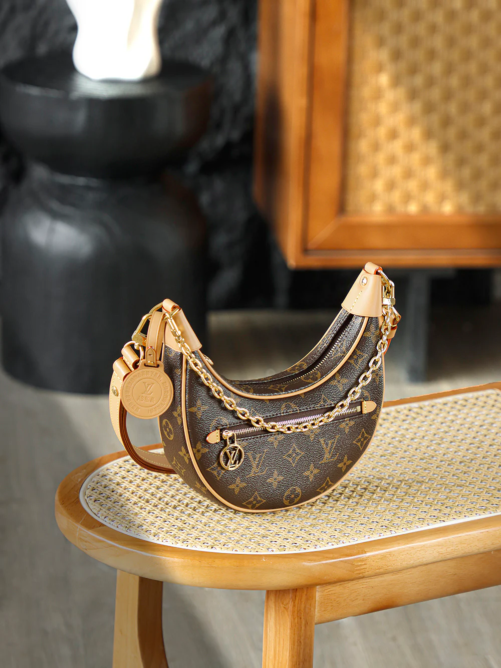 LV-m81098-loop Moon Bag