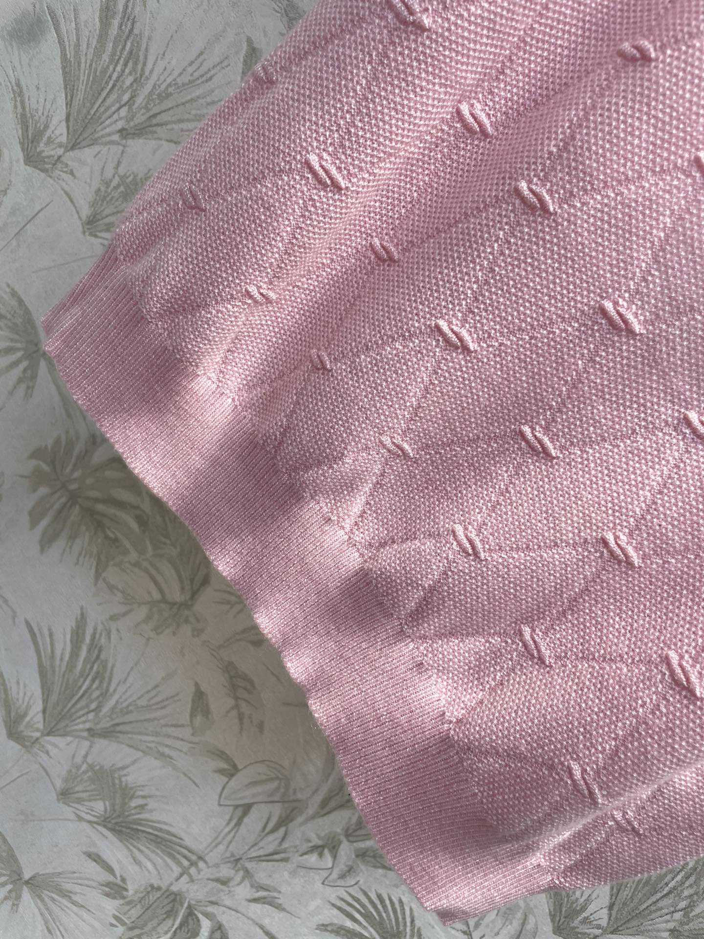 Chanel - 2403-24 Новинка ранней весны: длинный жилет из жаккардовой вязки с ромбовидным узором - розовый