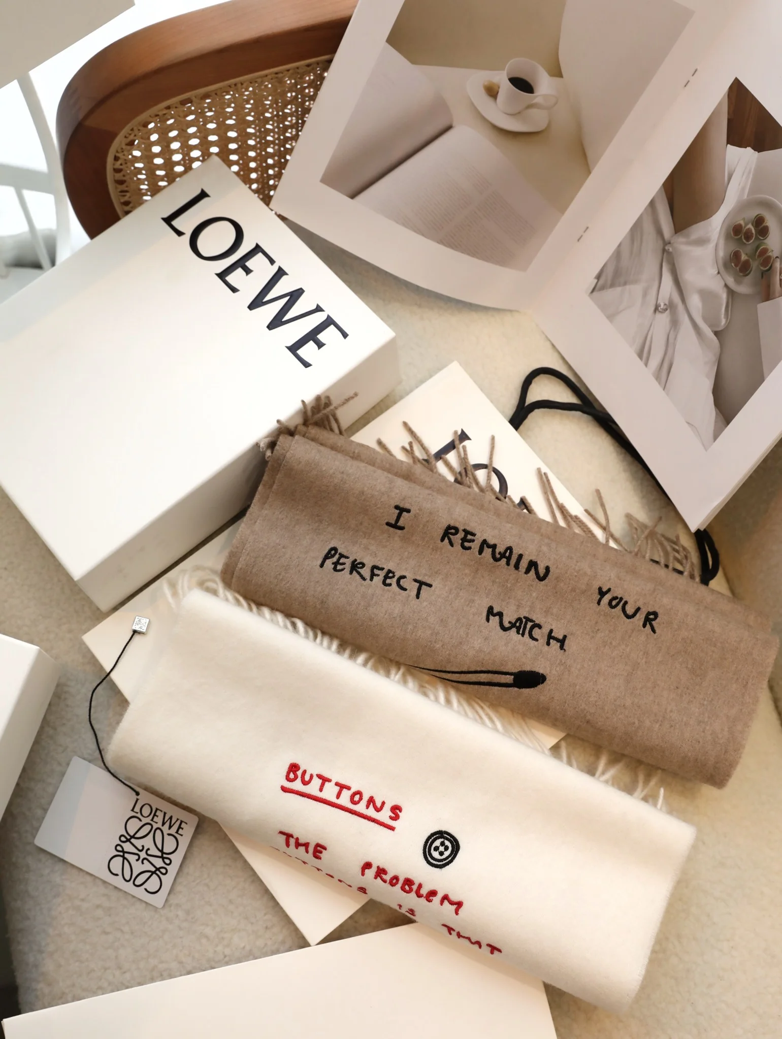 Шарф Loewe с вышивкой пуговицами в виде анаграммы - 35 см - 180 см - 100% овечья шерсть