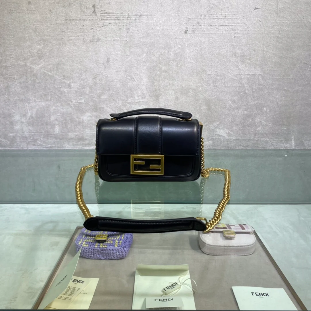 Маленькая кожаная сумка Fendi Baguette - 1