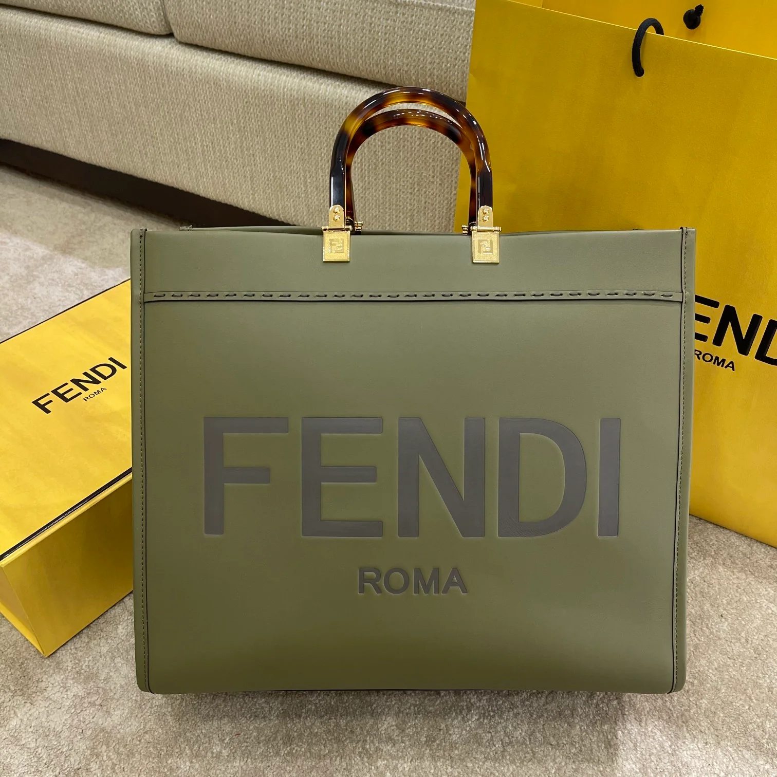 Сумка-тоут Fendi - зеленая