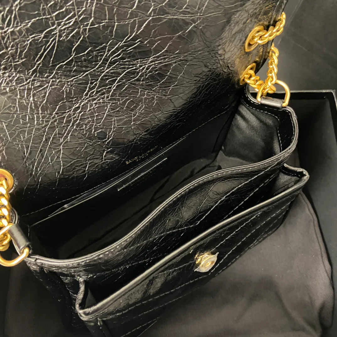 YSL Niki Baby 22 см, кожаный ремешок, черный, с золотой цепочкой