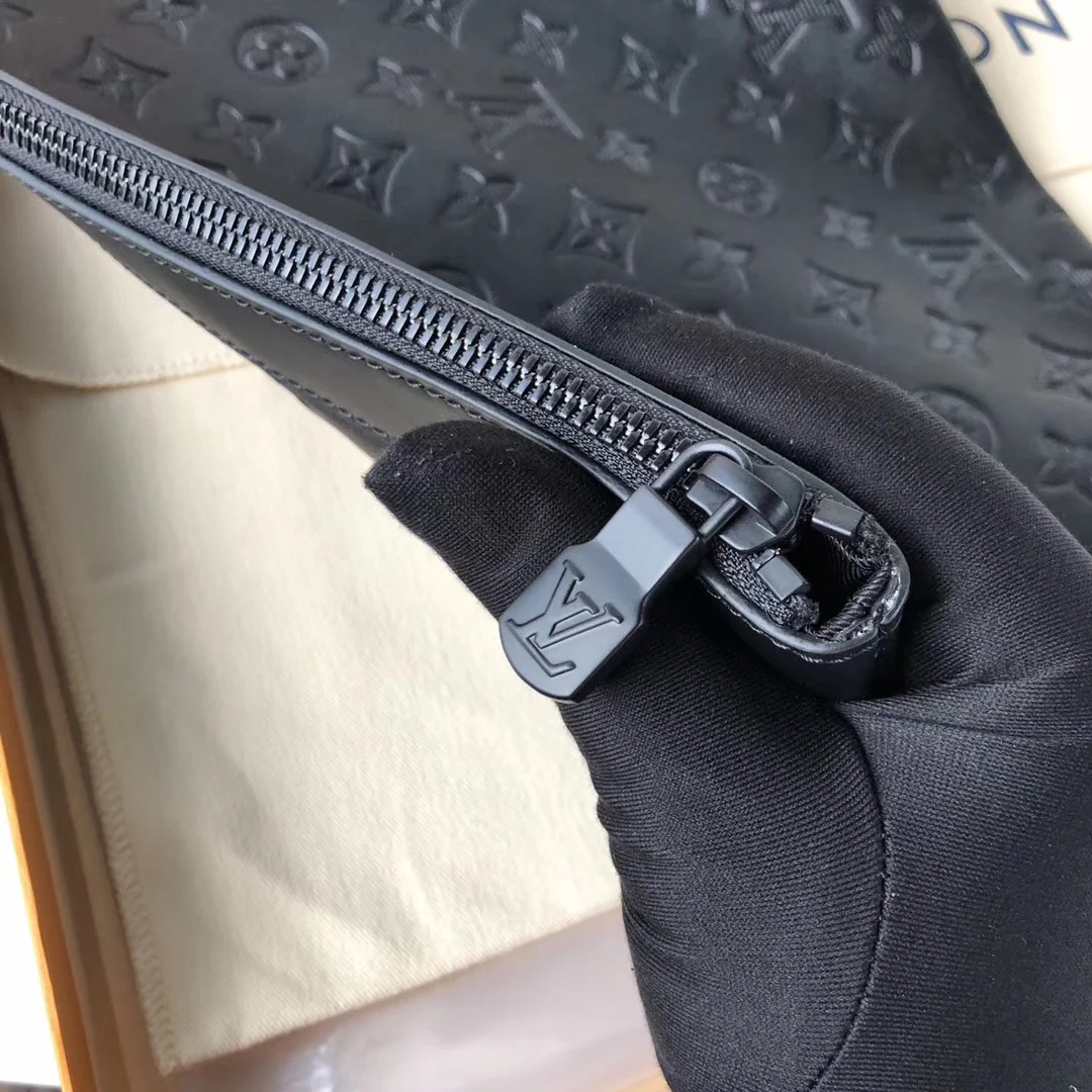 Большая сумочка-клатч LV M62903 Pochette Apollo