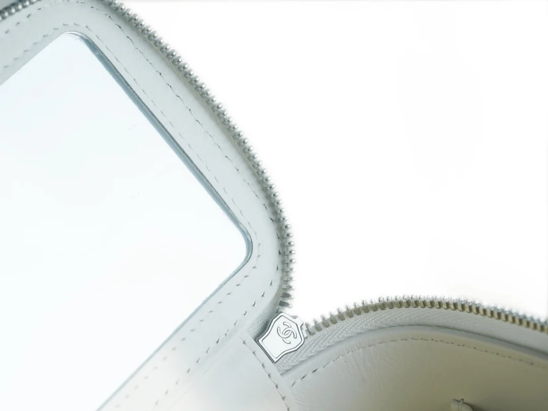 Chanel - Длинная сумка-коробка - Белая