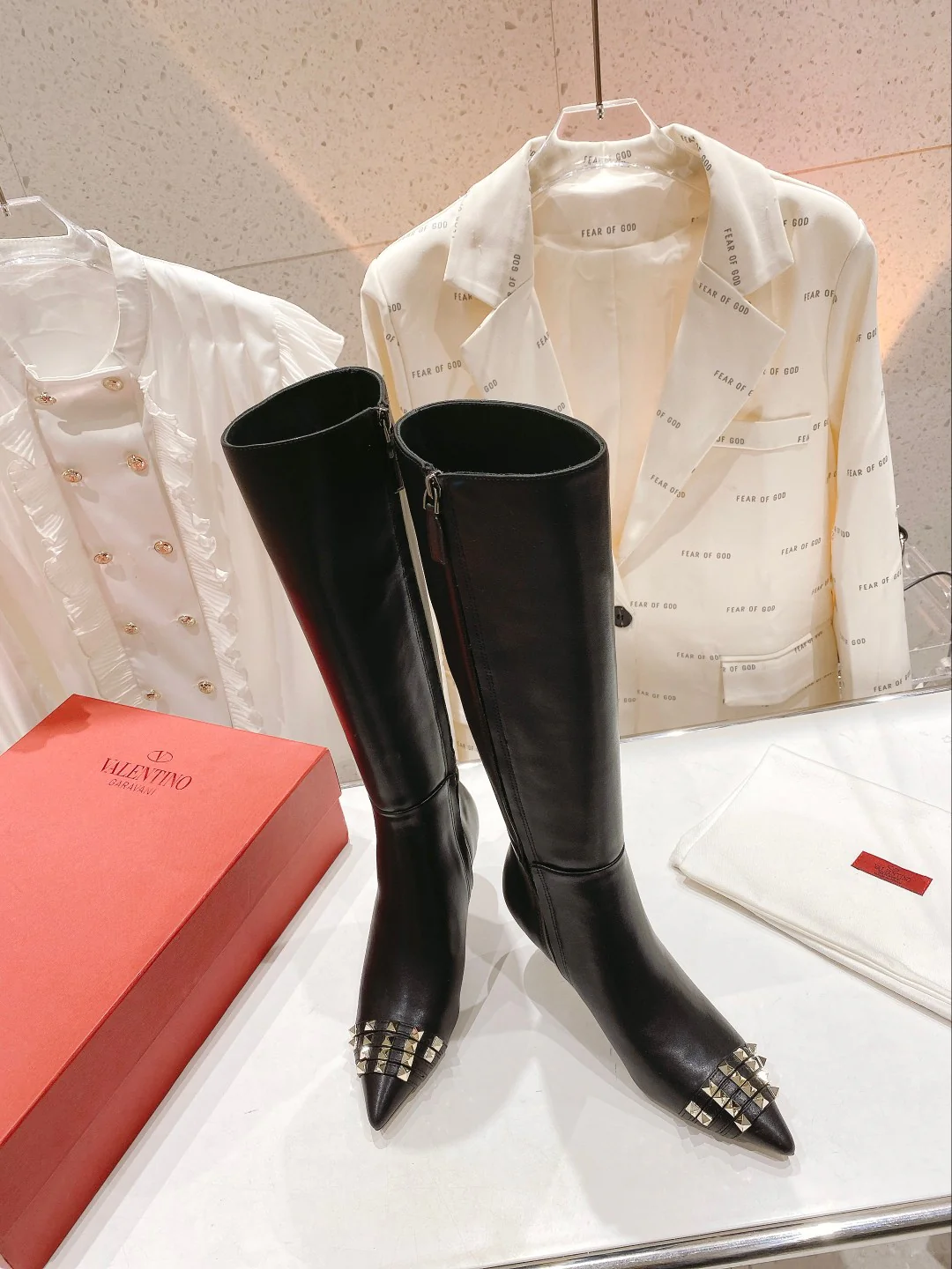 Ботинки-шпильки Valentino с заклепками - черные