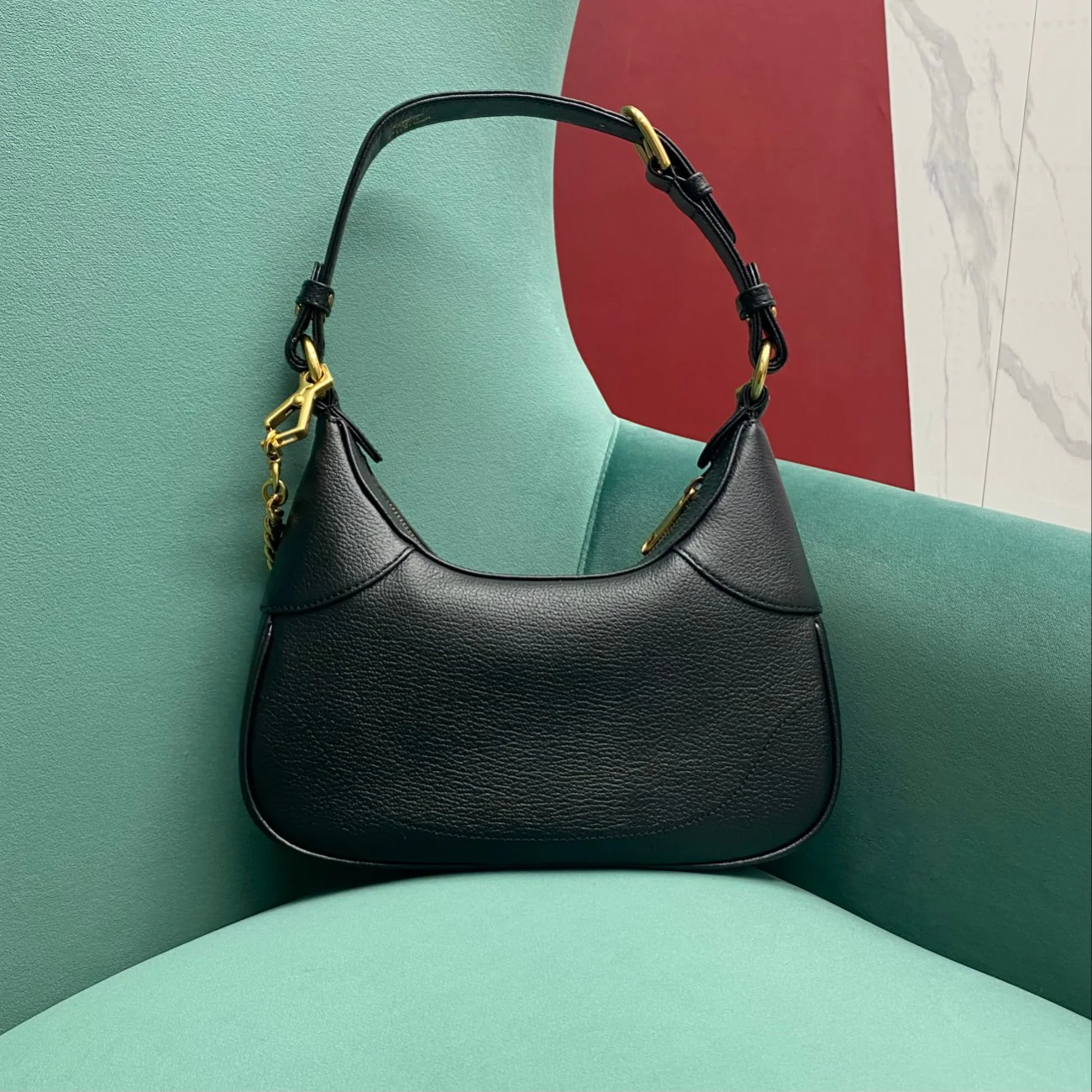 Сумка Gucci на цепочке через плечо - черная