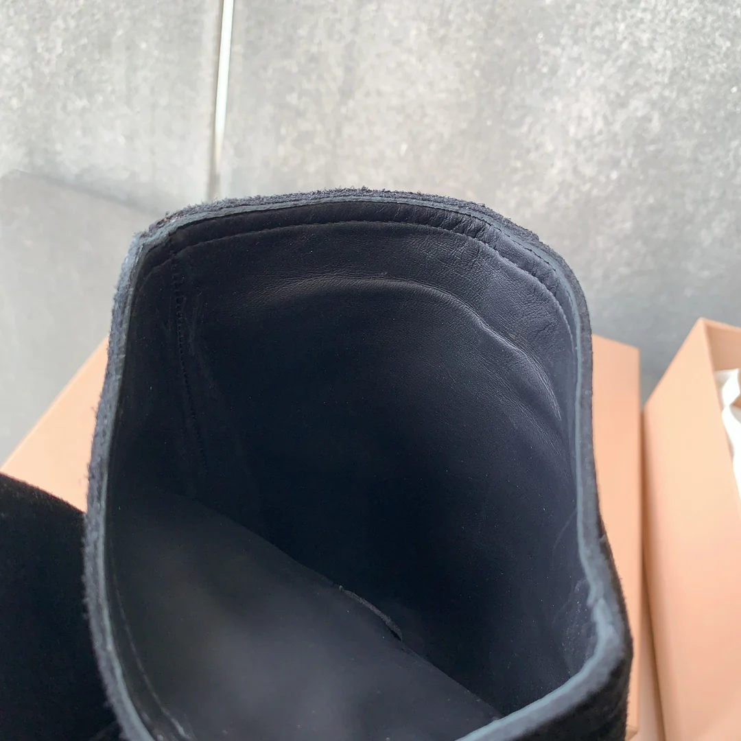 Новые мотоциклетные ботинки Miu Miu в стиле панк, 2023 год - черные.