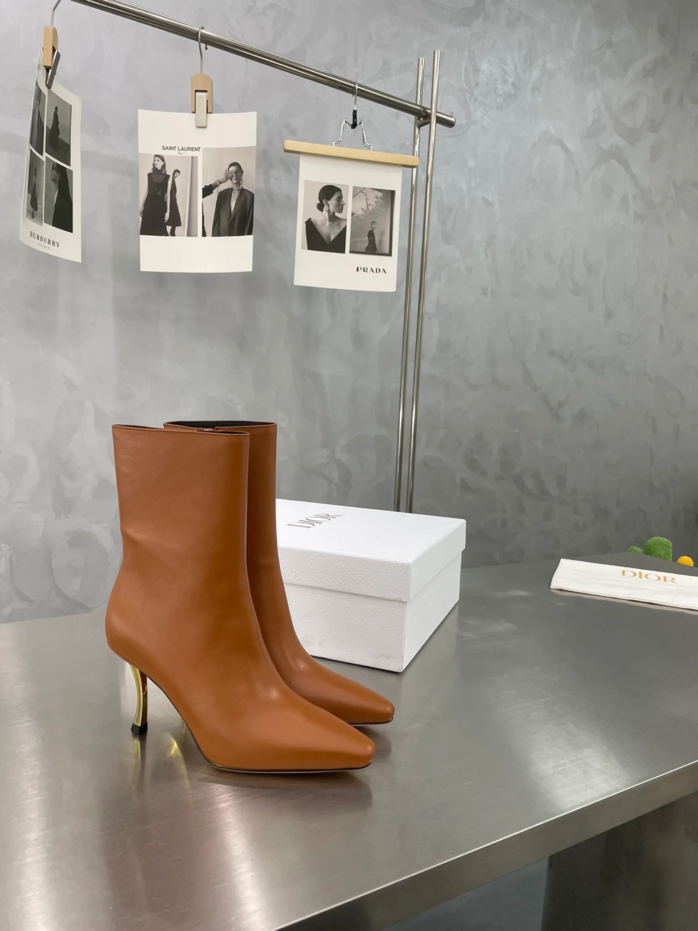 Dior - Кожаные ботильоны на высоком каблуке - Коричневые