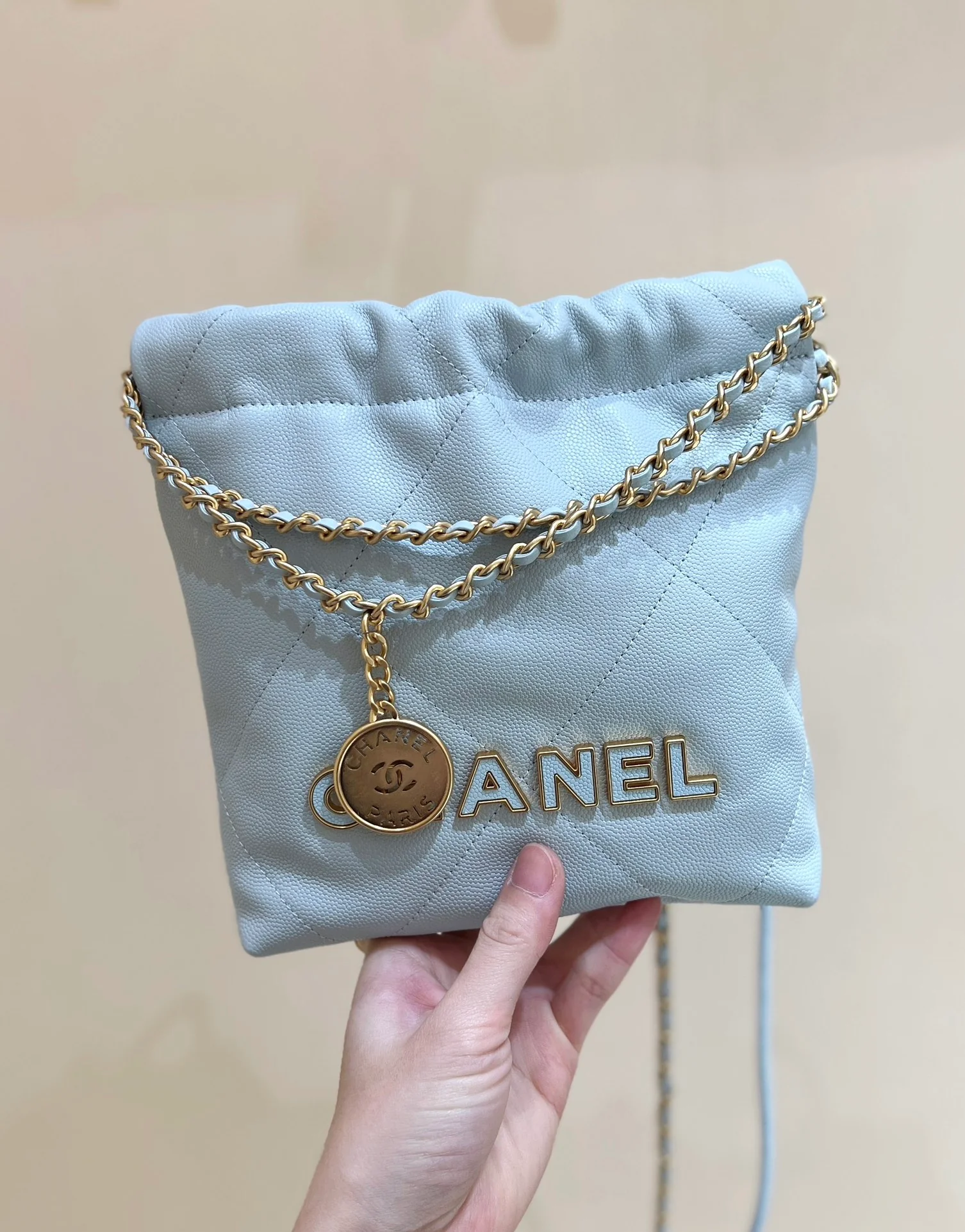 Мини-сумка Chanel Mini 22, лимитированная серия, мусорный мешок - белый.