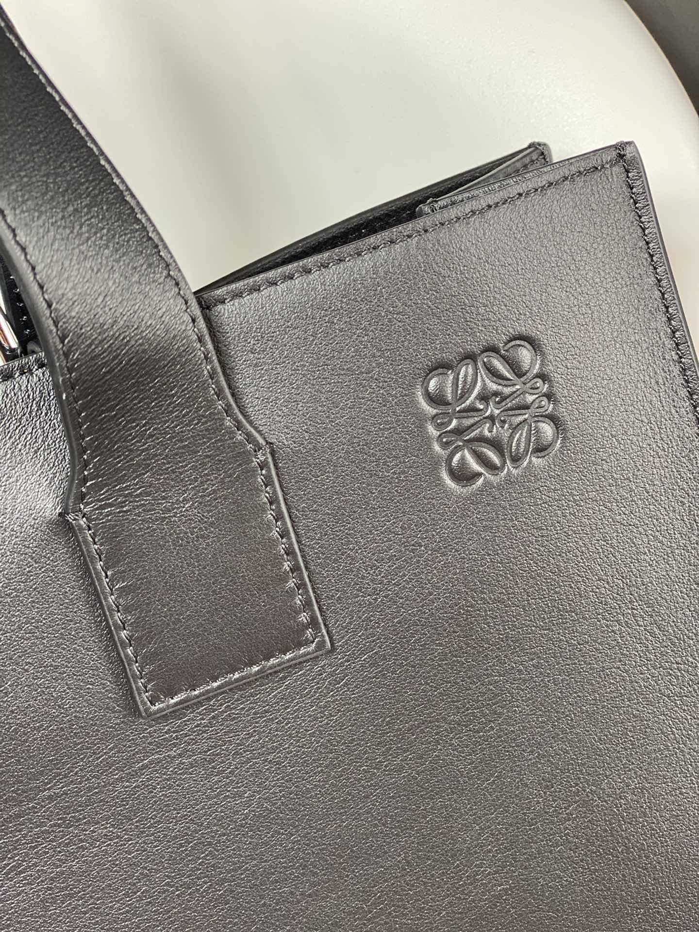 Сумка-тоут Loewe с горизонтальной пряжкой, 2