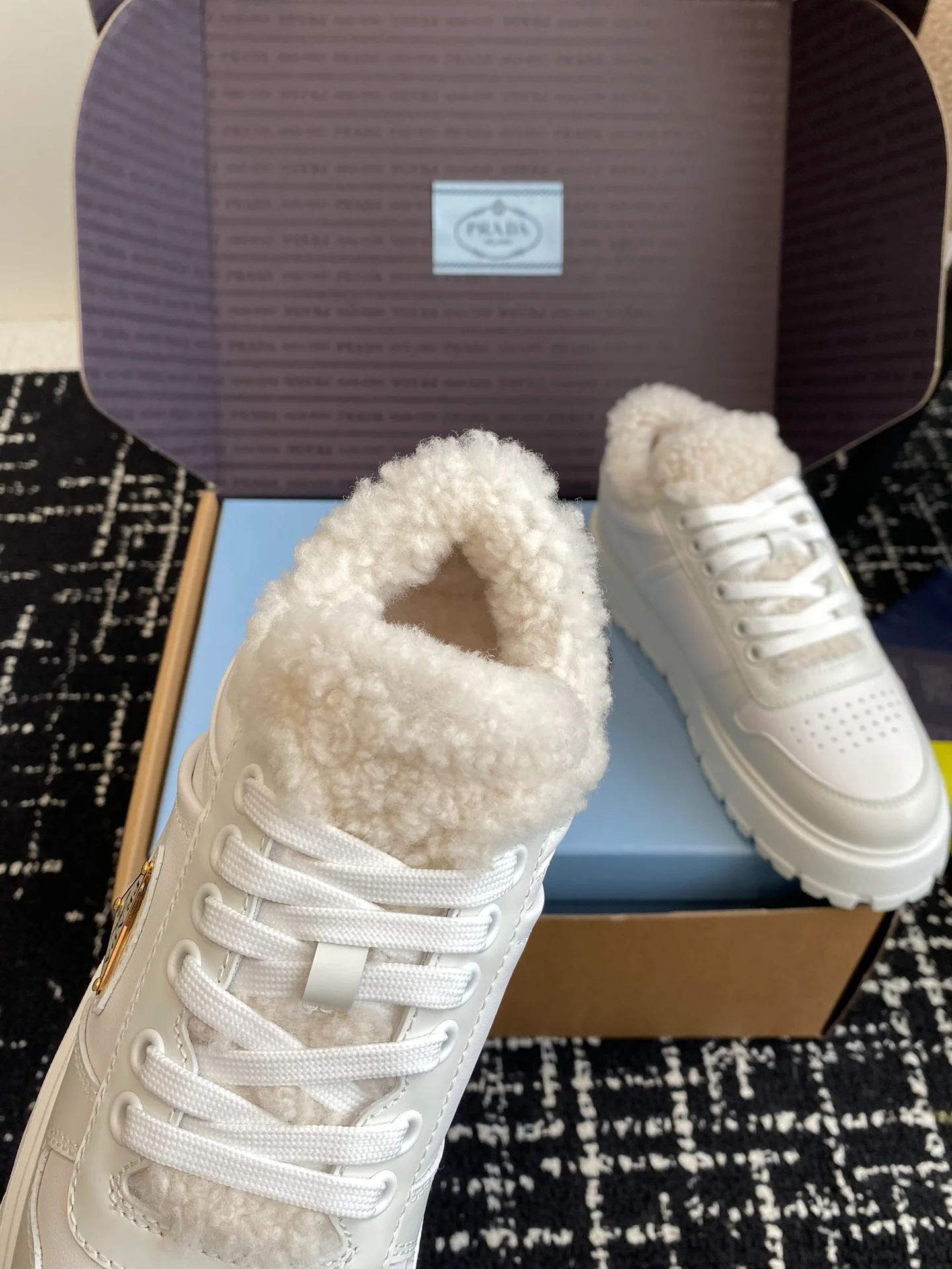 Повседневные туфли Prada 2024 - белые - 1