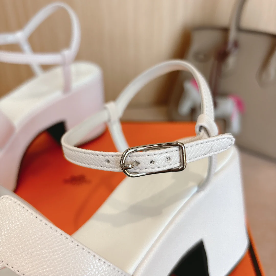 Босоножки на высоком каблуке Hermes Second Uncle из кожи, модель 2024 года, белые.