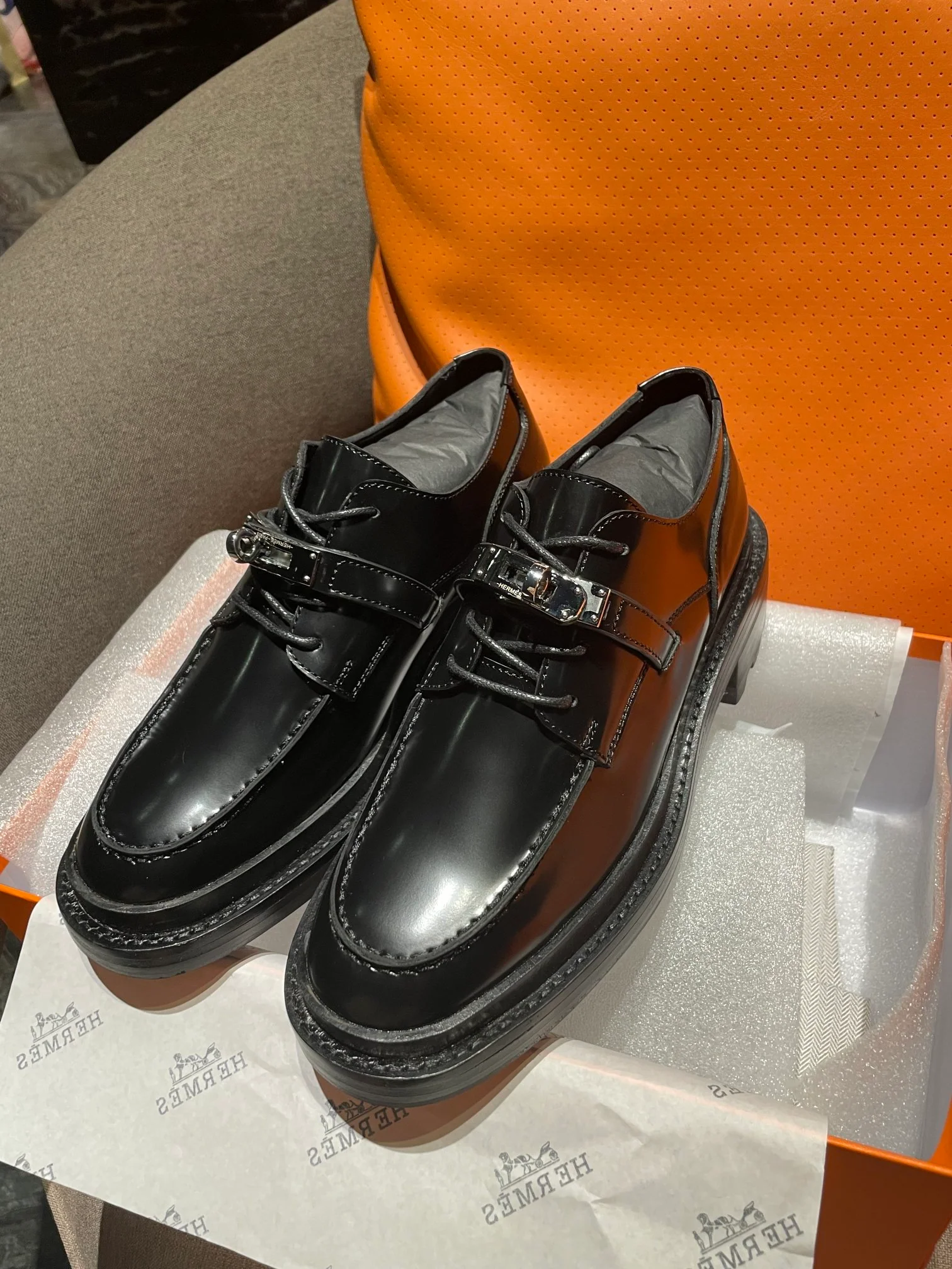 Новинка сезона осень/зима 2022 от Hermes - лоферы с пряжкой H.