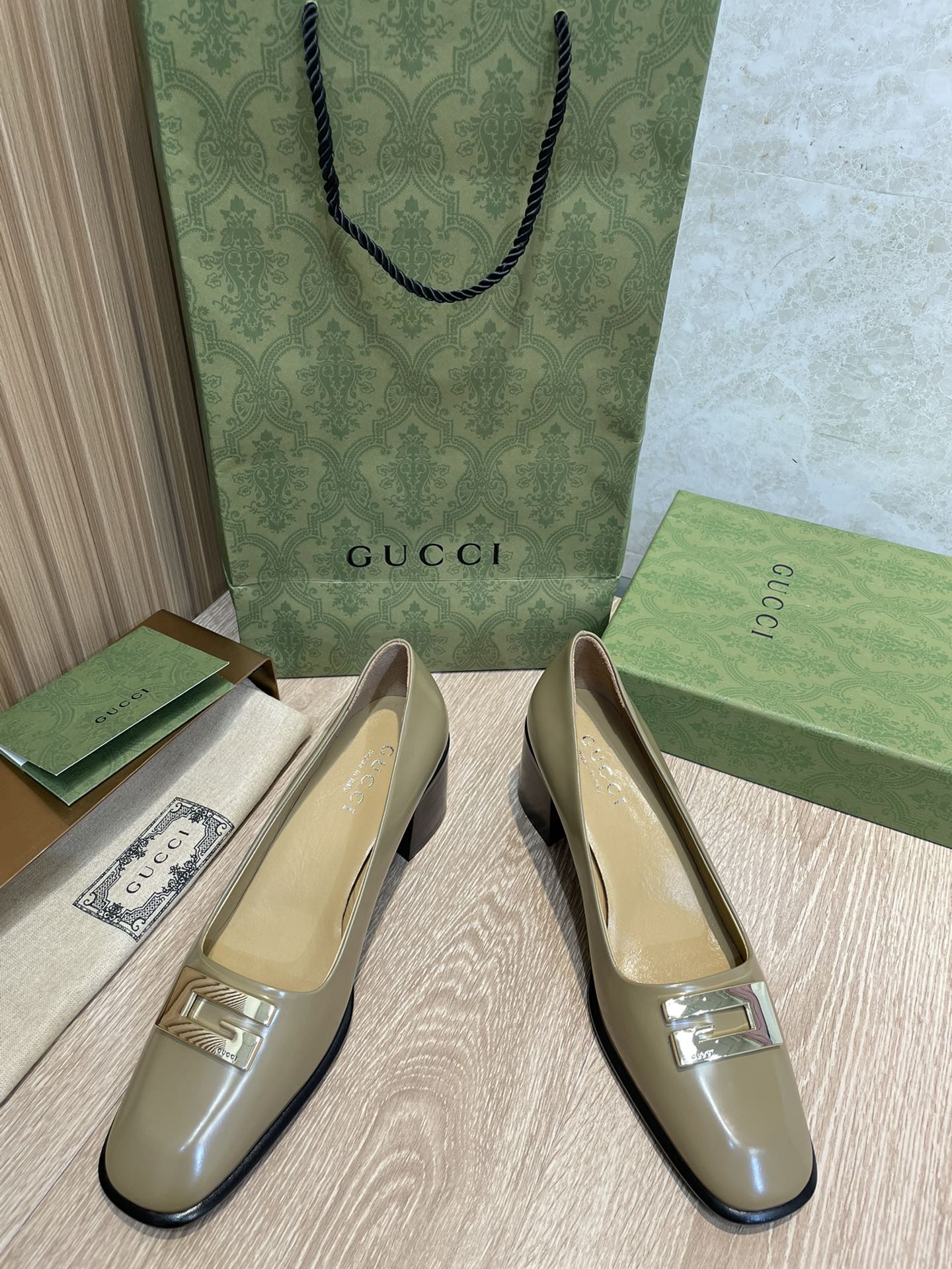 Gucci - 22 Ранняя весна - Ретро - Туфли на низком каблуке