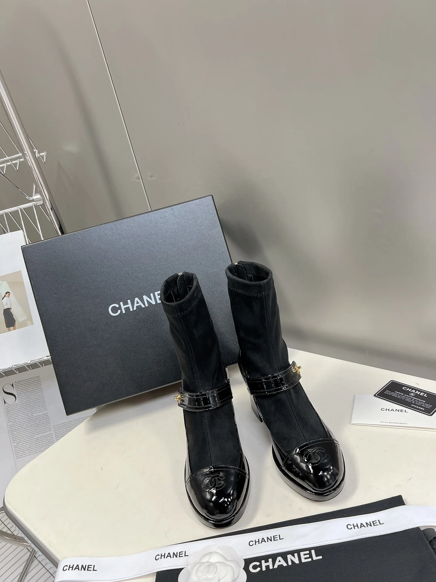 Chanel - Классические осенне-зимние повседневные ботинки - Черные