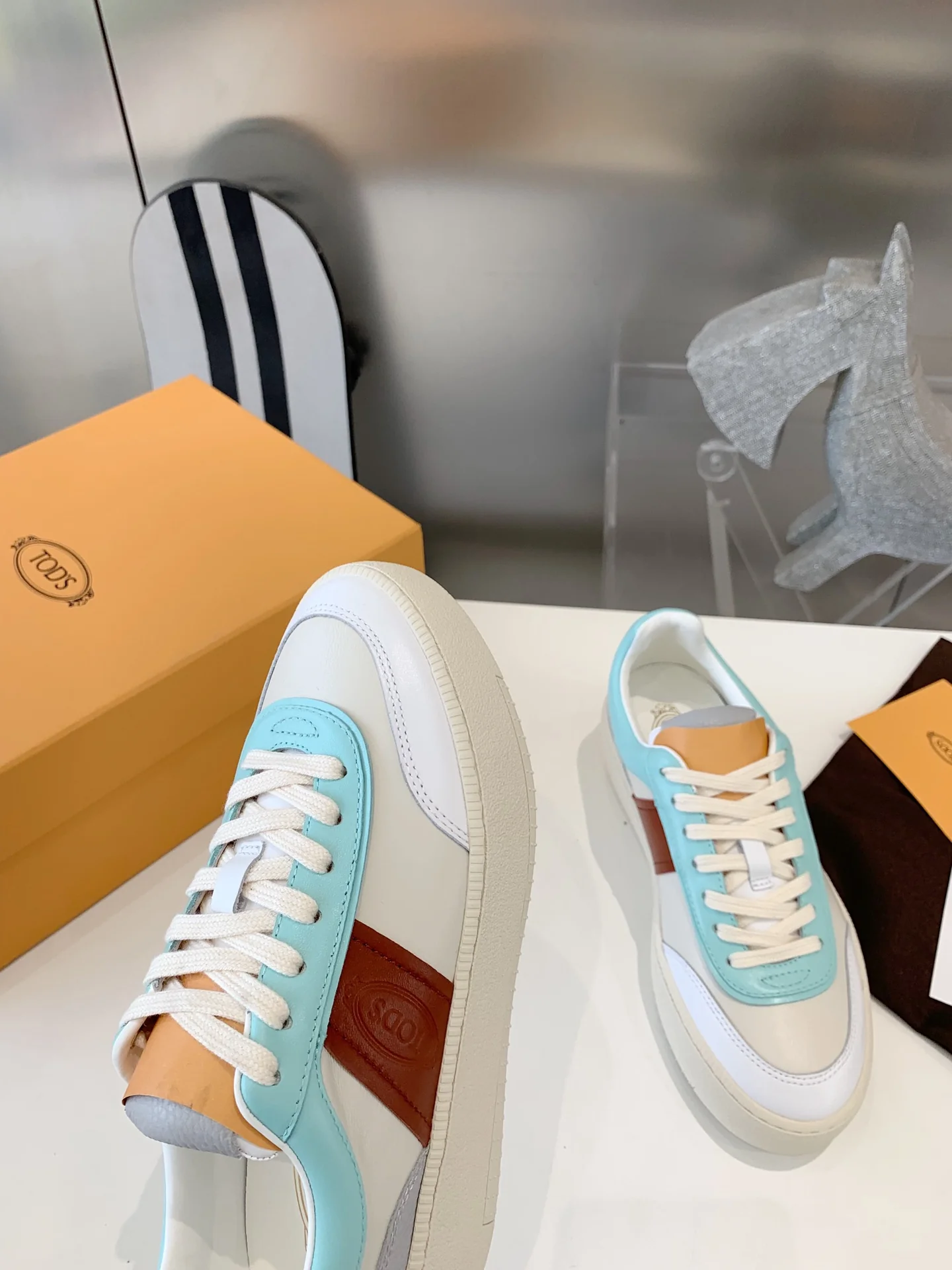 Весенняя коллекция Tods 2023 - Повседневные туфли на платформе от Tods