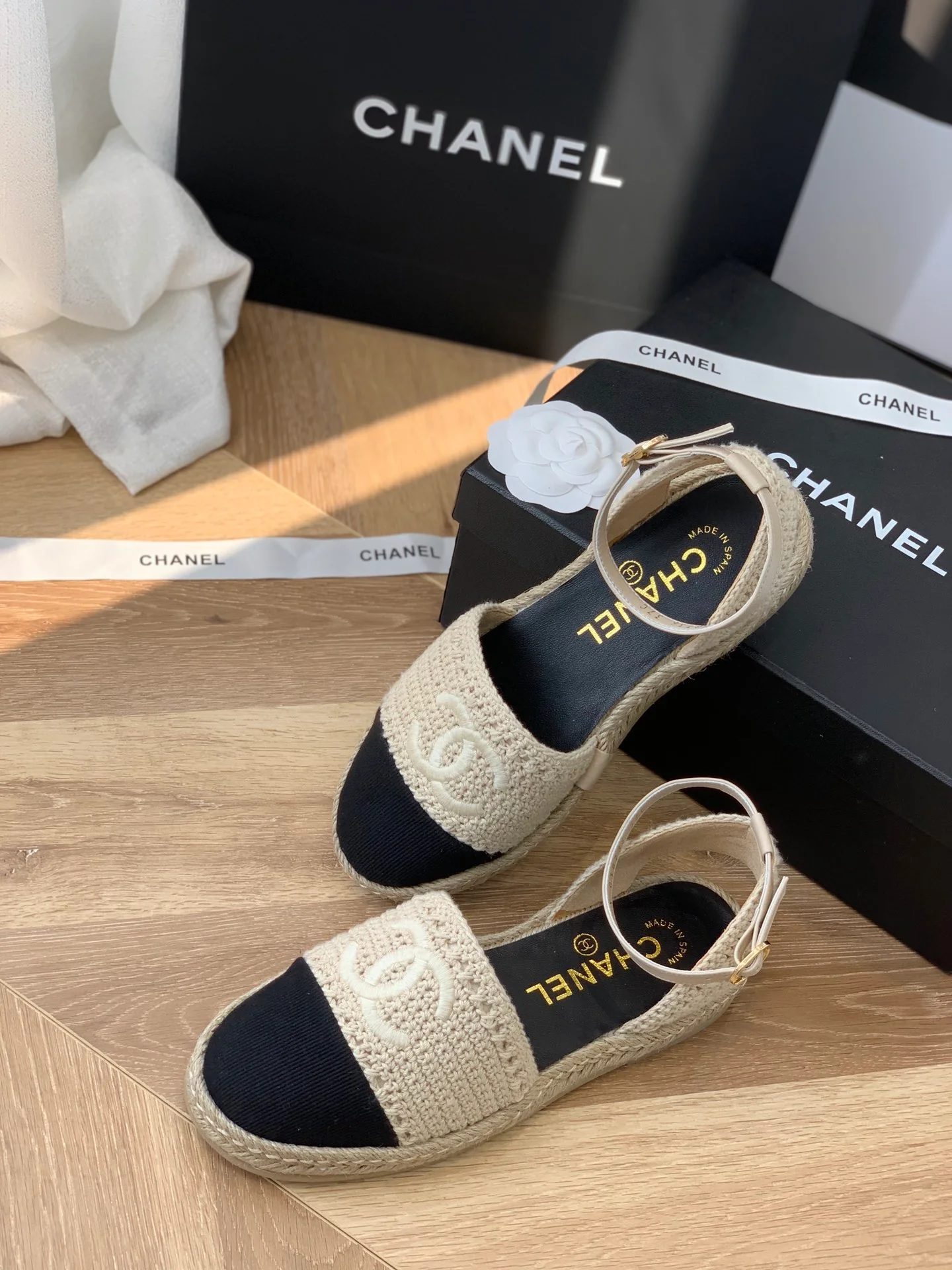 Соломенные сандалии Chanel - 2 шт.