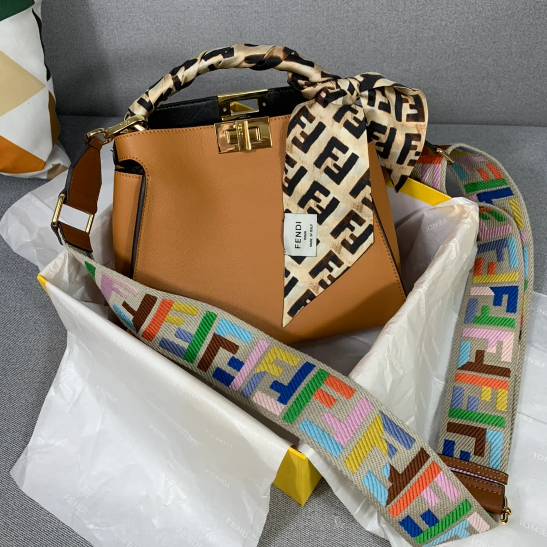 Сумка Fendi Peekaboo из коричневой кожи