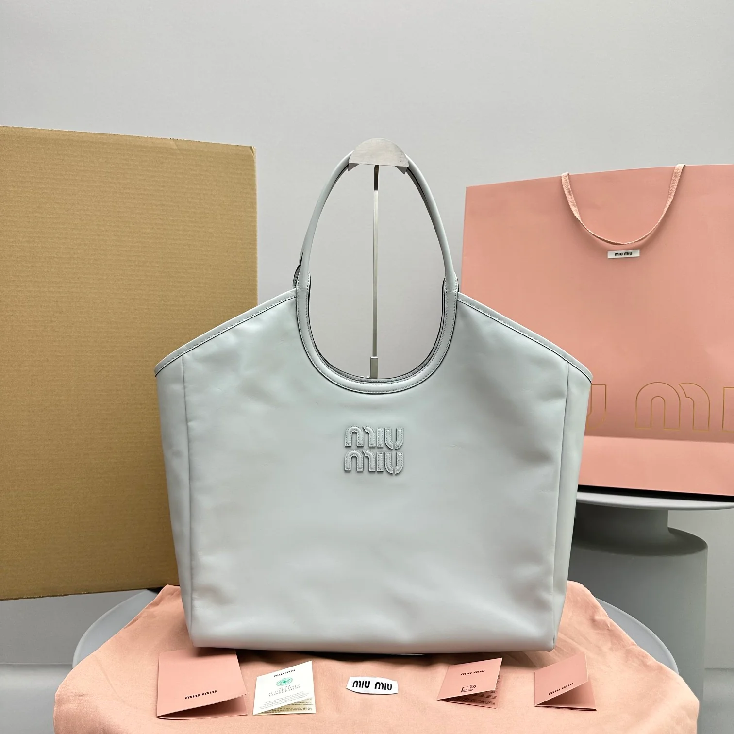 Сумка-тоут Miu Miu Ivy - Большая - Светло-голубая кожа