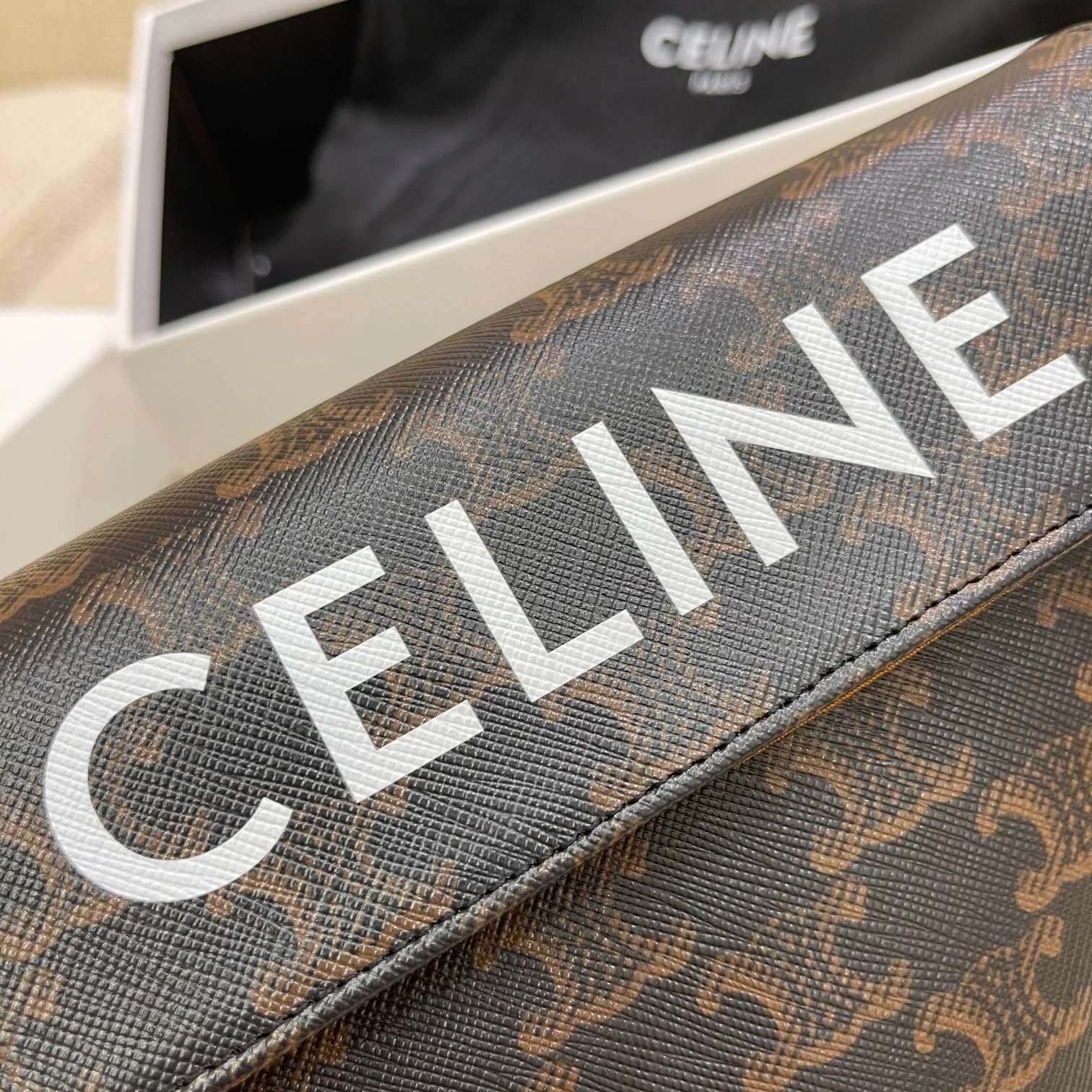 Треугольная сумка с монограммой Celine Arc de Triomphe