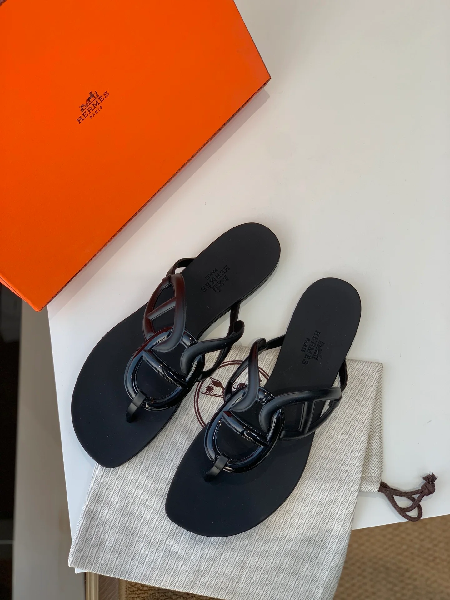 Новые шлепанцы Hermes-aloha 